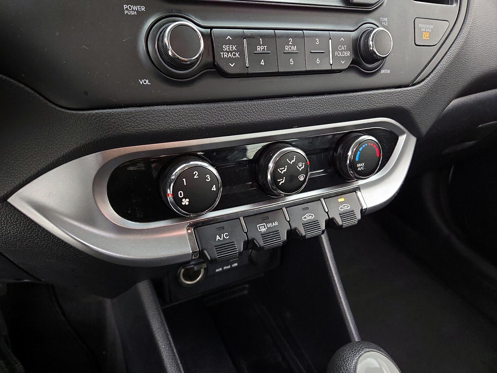 Thumbnail: 2014 Kia Rio - 15