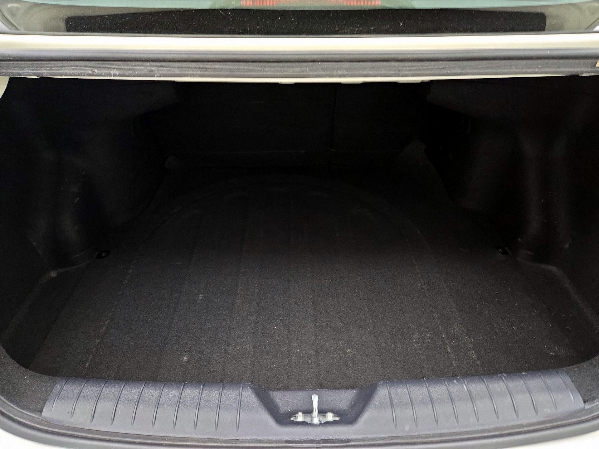 Thumbnail: 2014 Kia Rio - 19