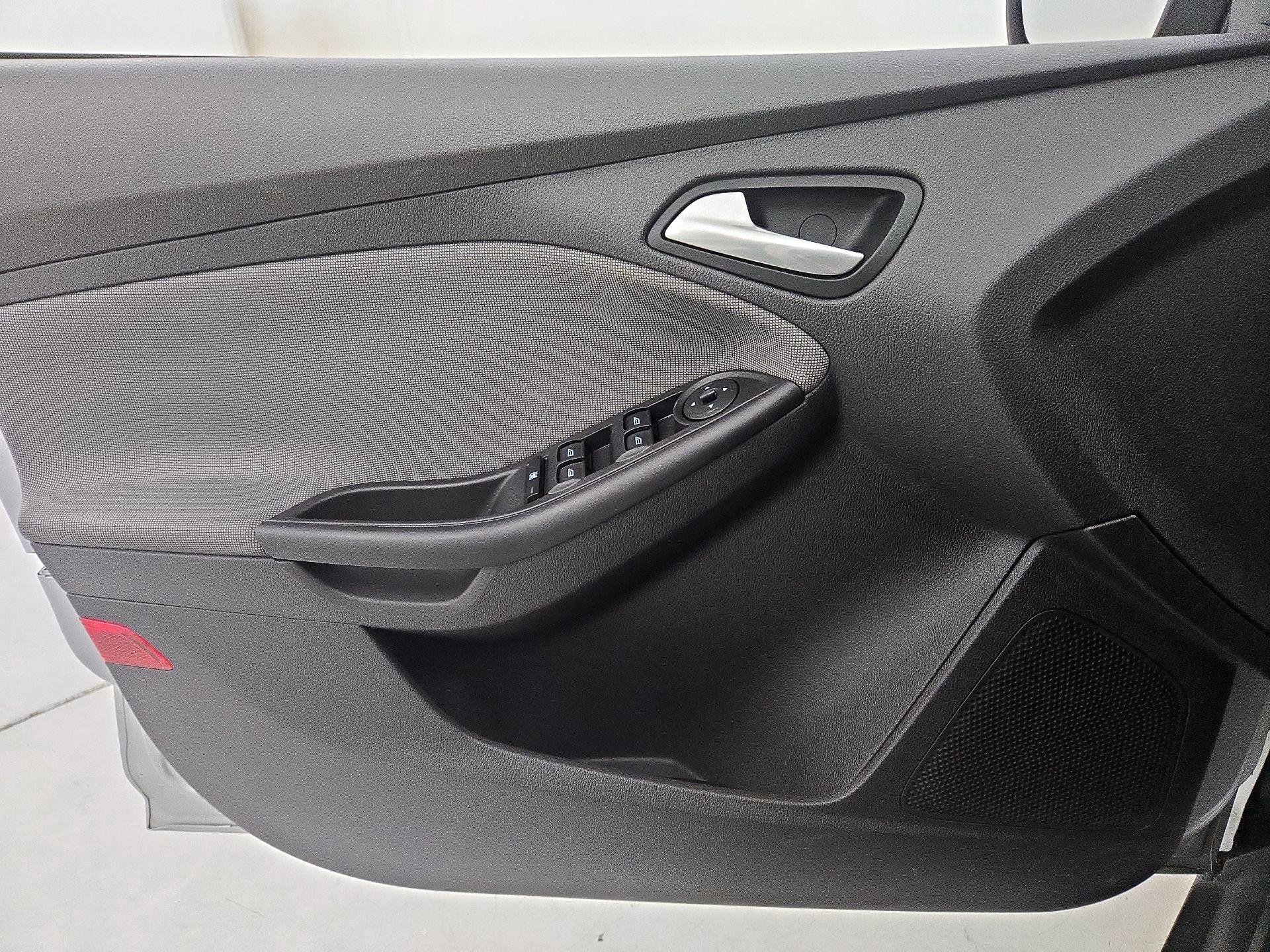 Thumbnail: 2014 Ford Focus - 12