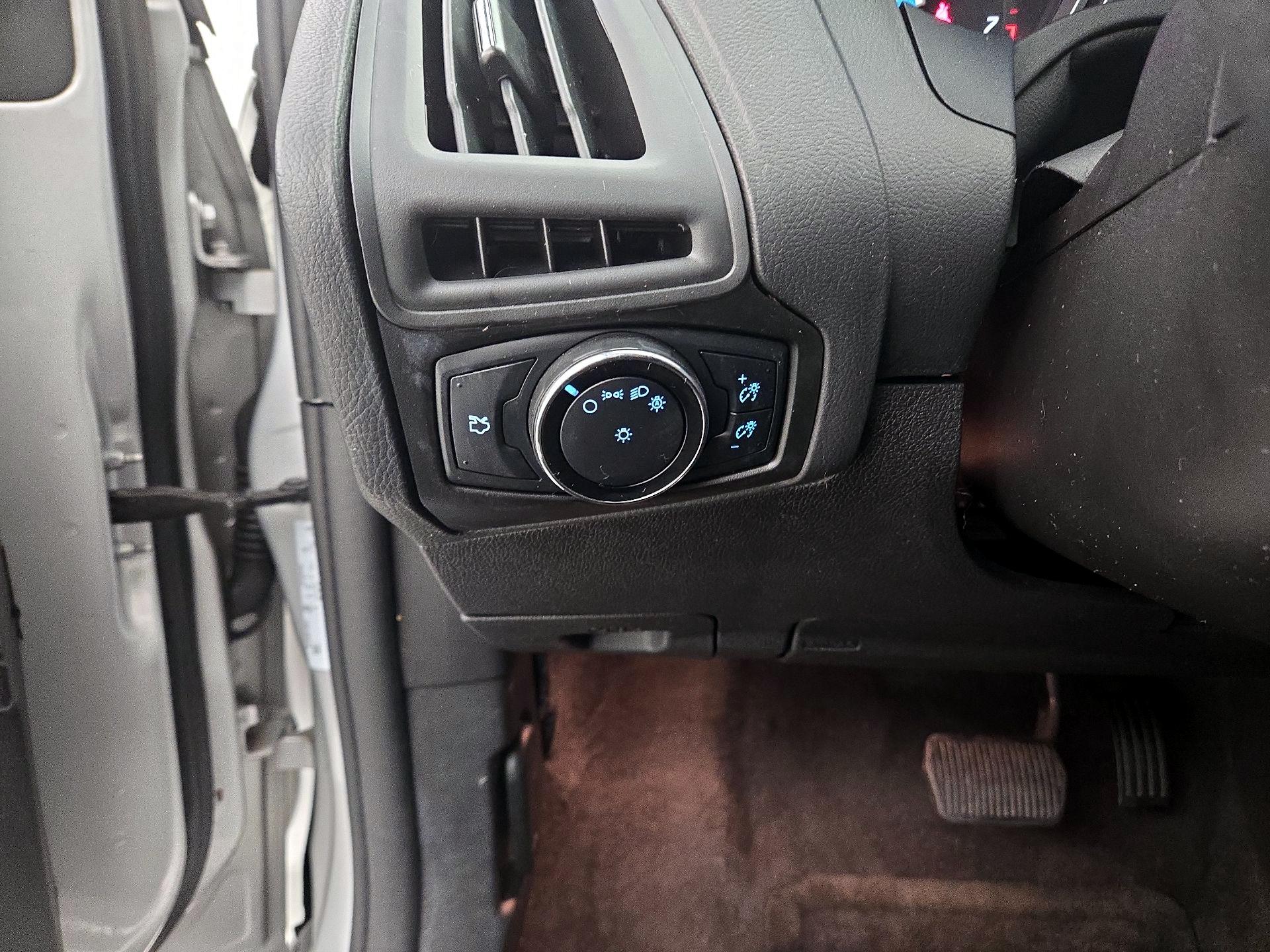 Thumbnail: 2014 Ford Focus - 13
