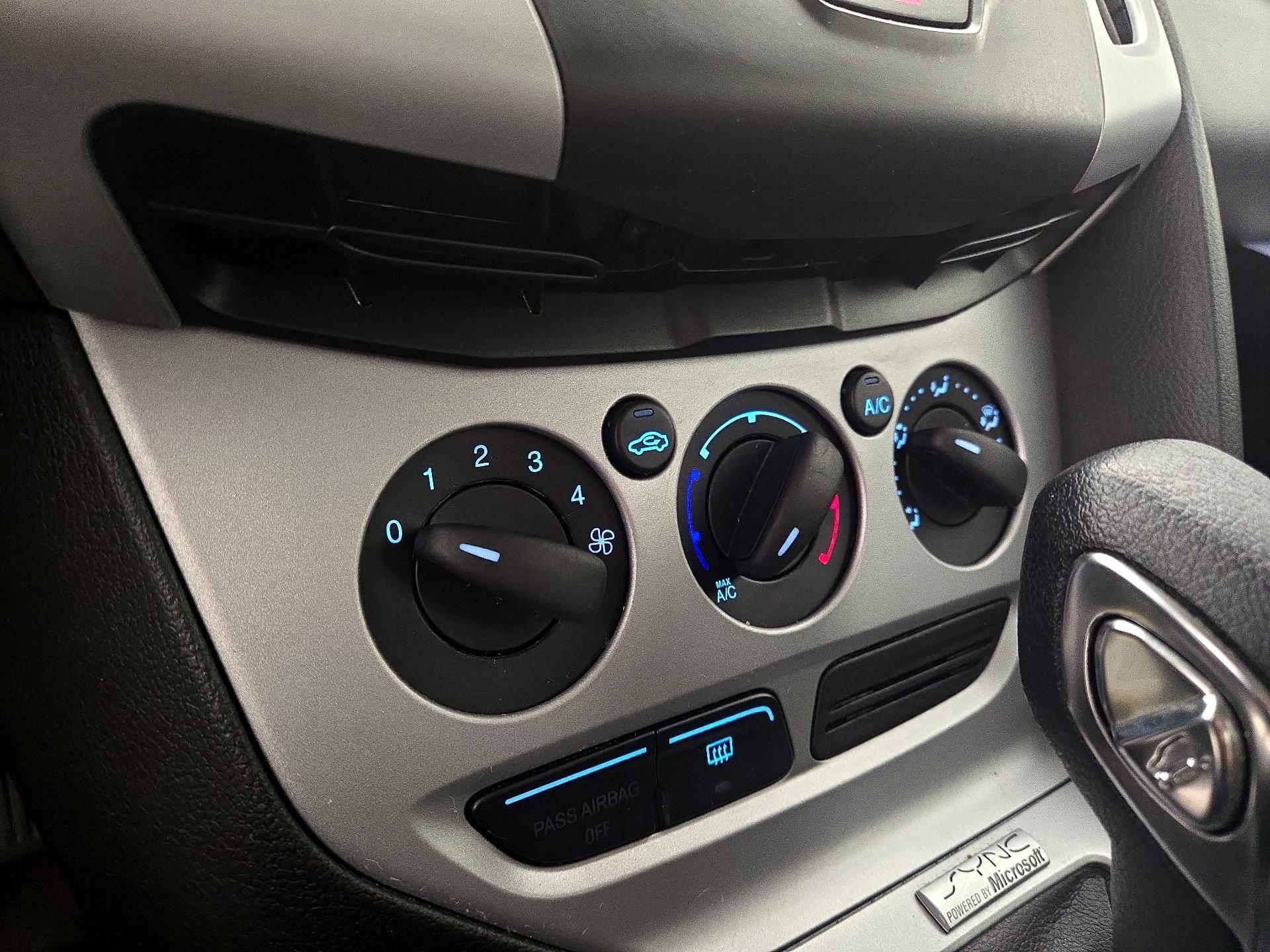 Thumbnail: 2014 Ford Focus - 15