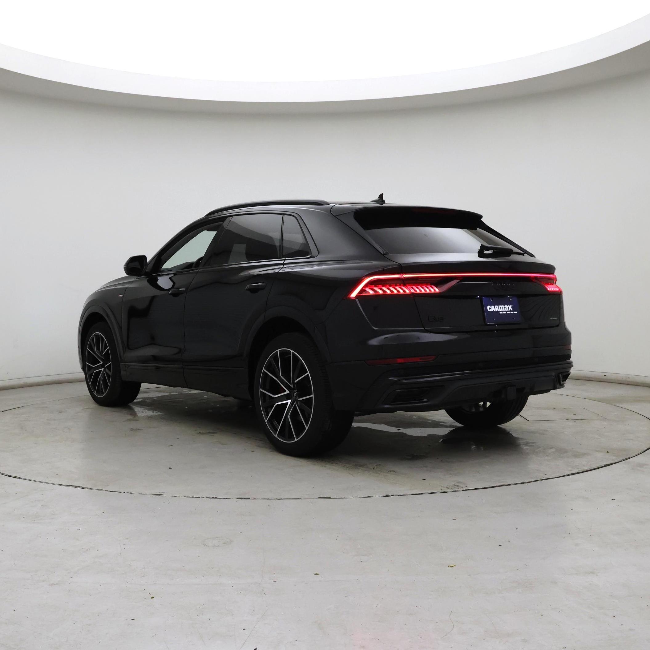 Thumbnail: 2023 Audi Q8 - 2