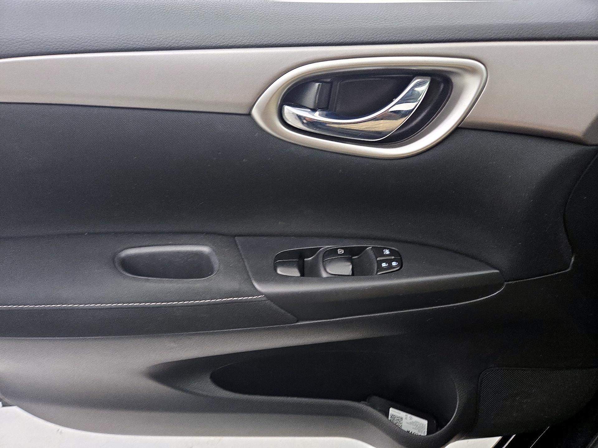 Thumbnail: 2015 Nissan Sentra - 12