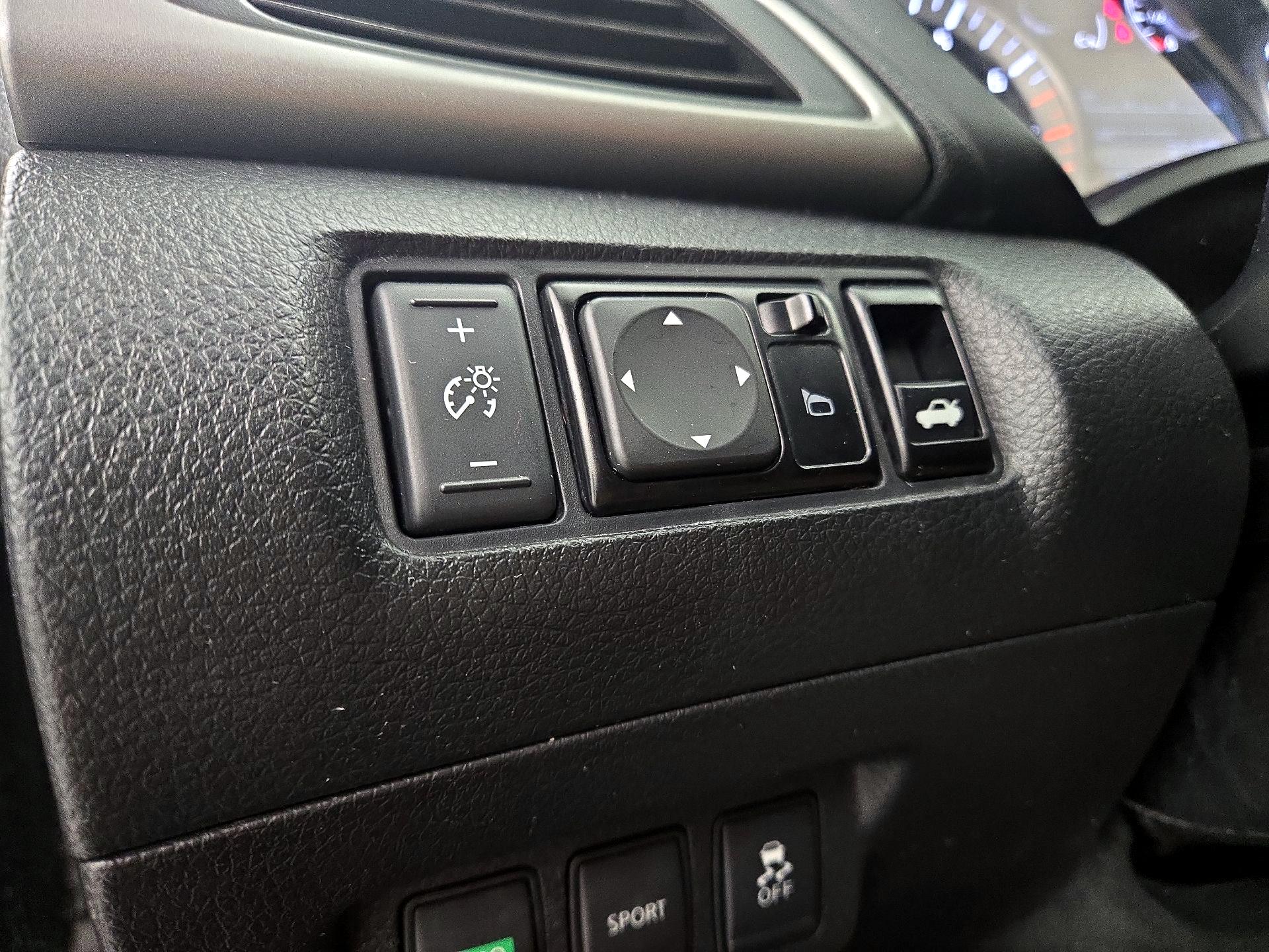 Thumbnail: 2015 Nissan Sentra - 13
