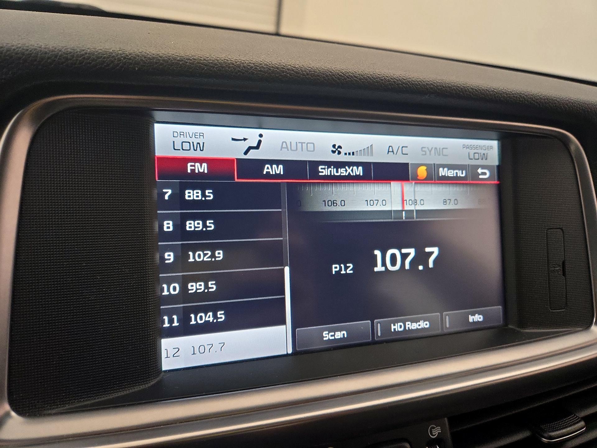 Thumbnail: 2016 Kia Optima - 16