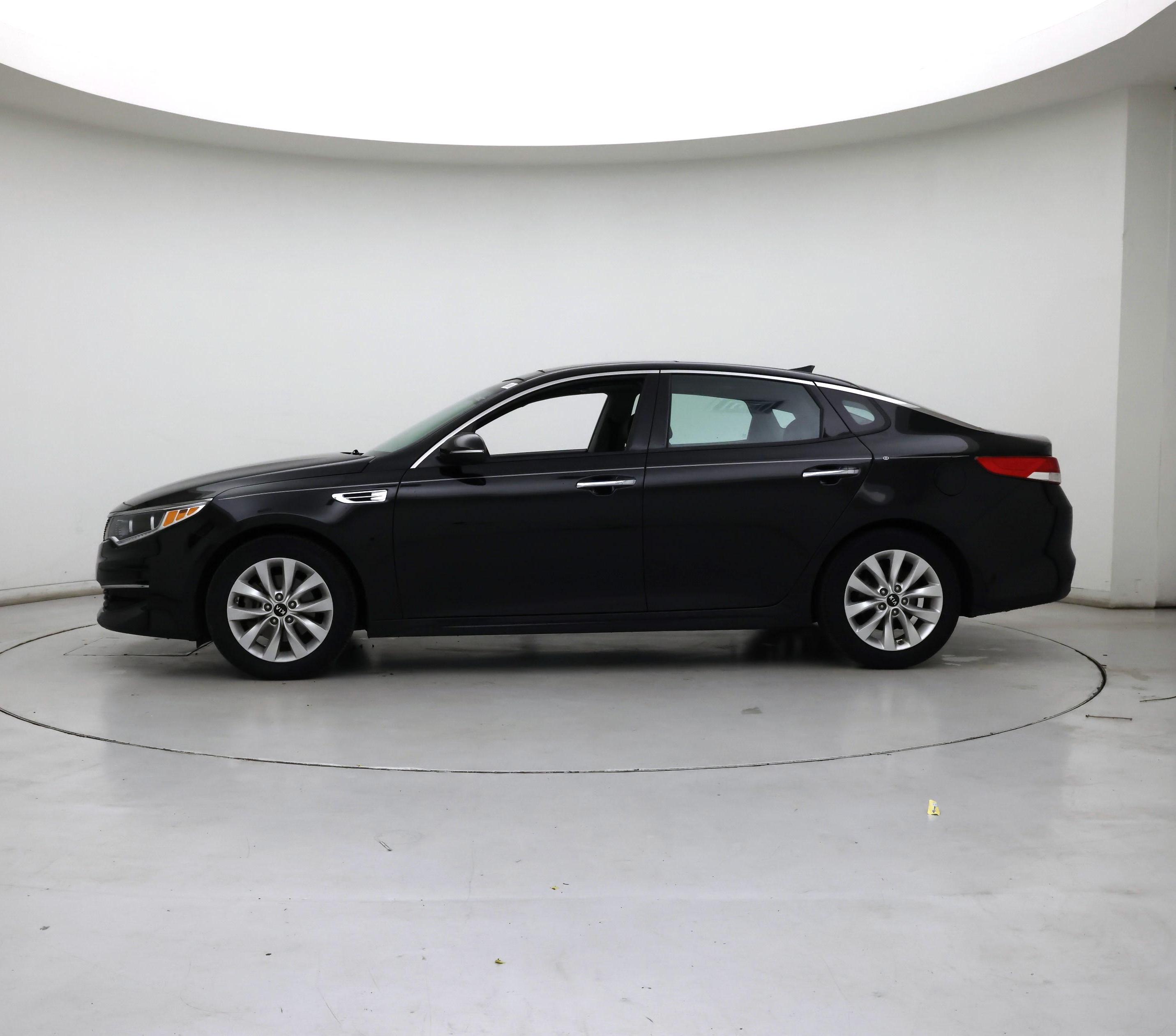 Thumbnail: 2016 Kia Optima - 3