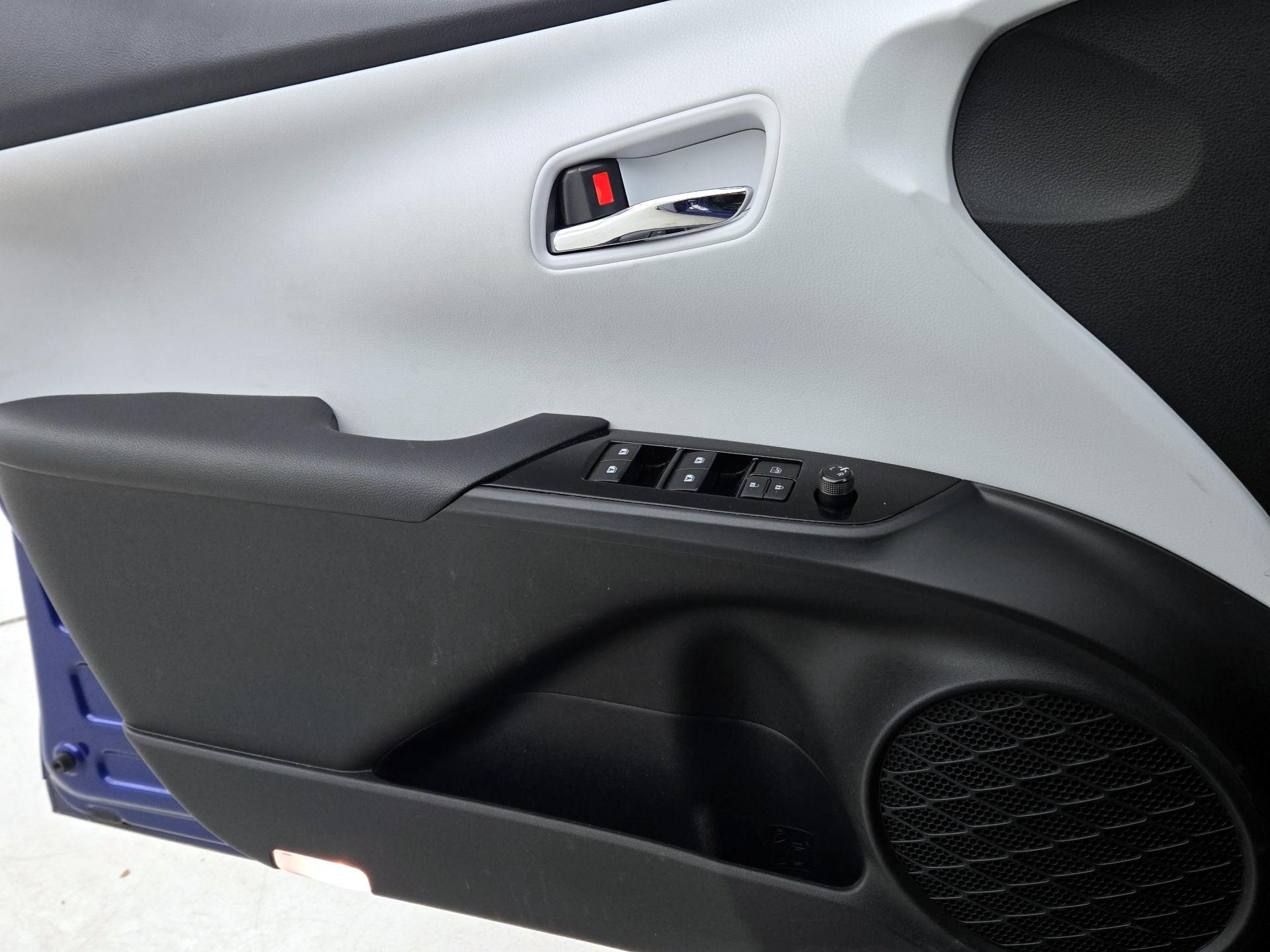 Thumbnail: 2018 Toyota Prius - 12