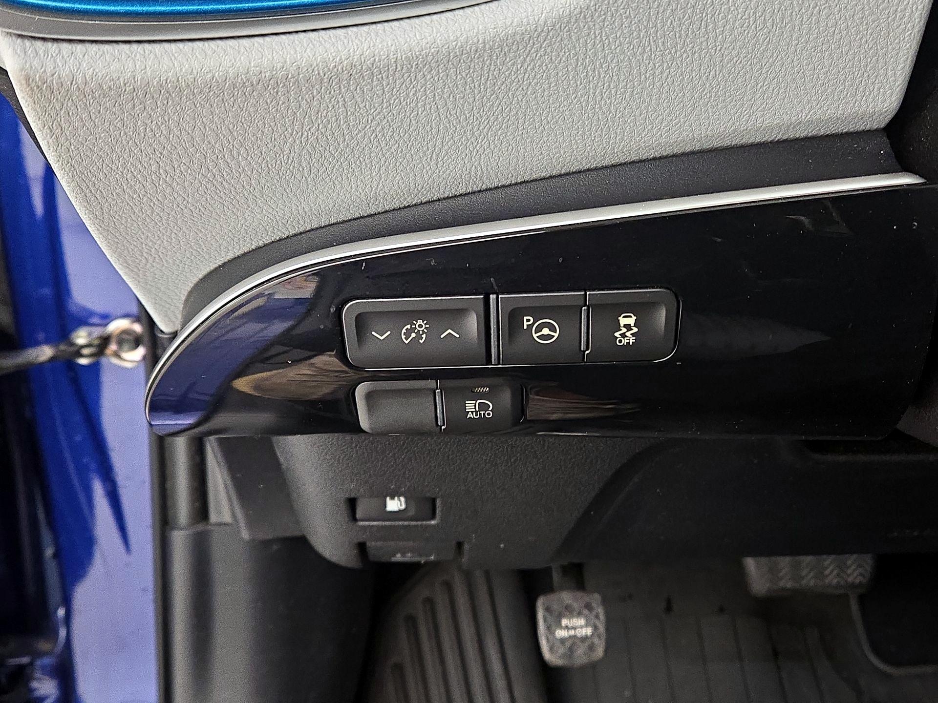Thumbnail: 2018 Toyota Prius - 13