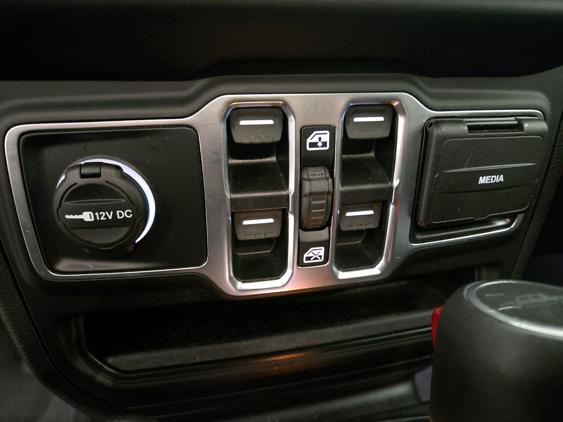 Thumbnail: 2020 Jeep Gladiator - 19