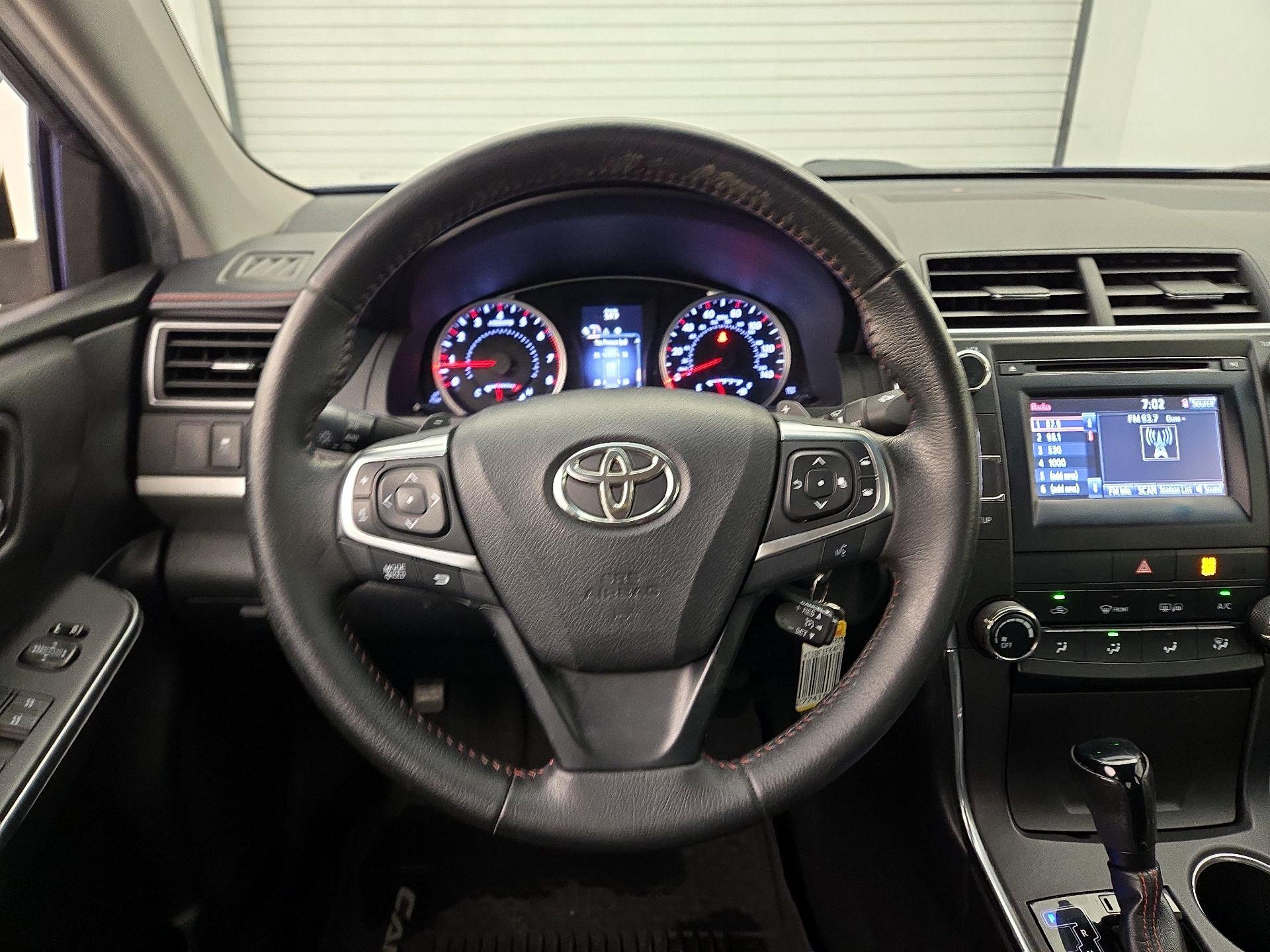 Thumbnail: 2015 Toyota Camry - 10