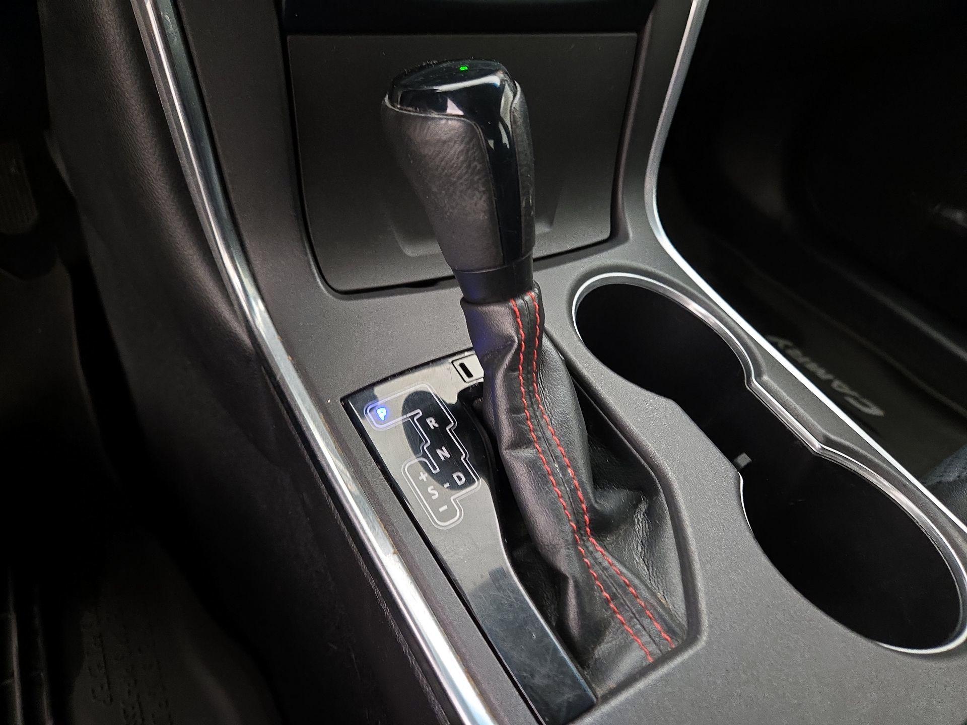 Thumbnail: 2015 Toyota Camry - 16