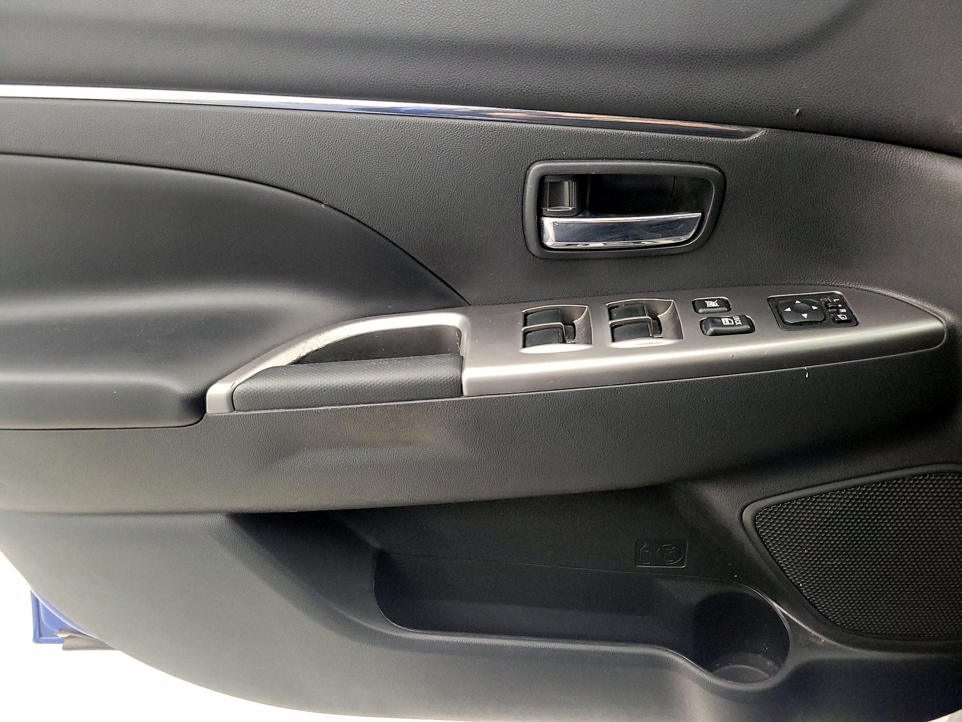 Thumbnail: 2019 Mitsubishi Outlander Sport - 12