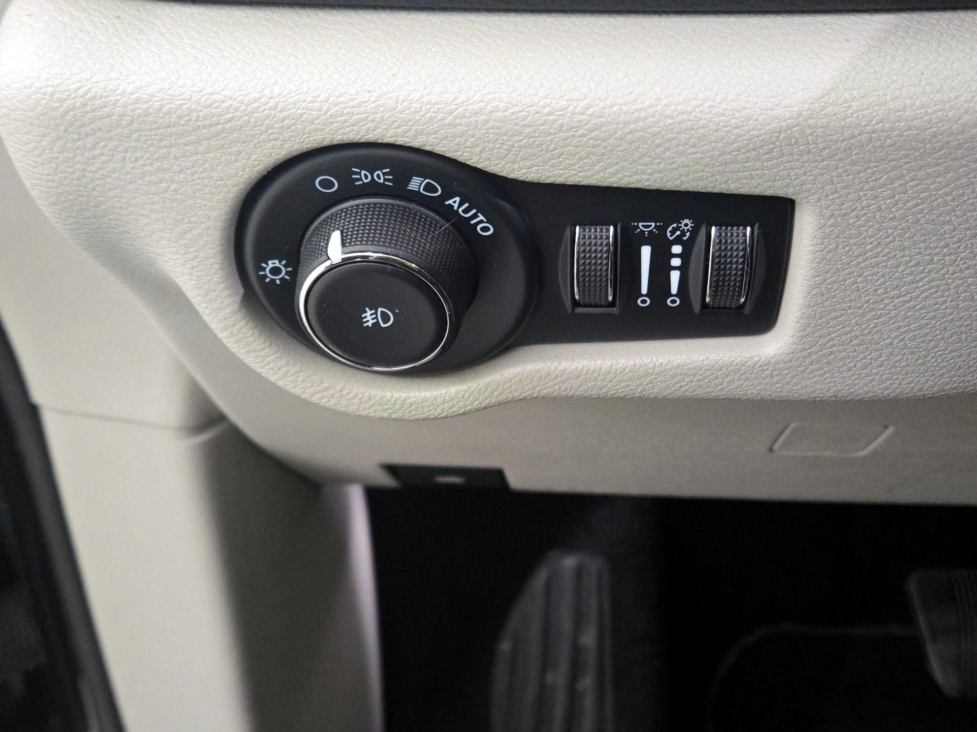 Thumbnail: 2023 Chrysler Pacifica - 13