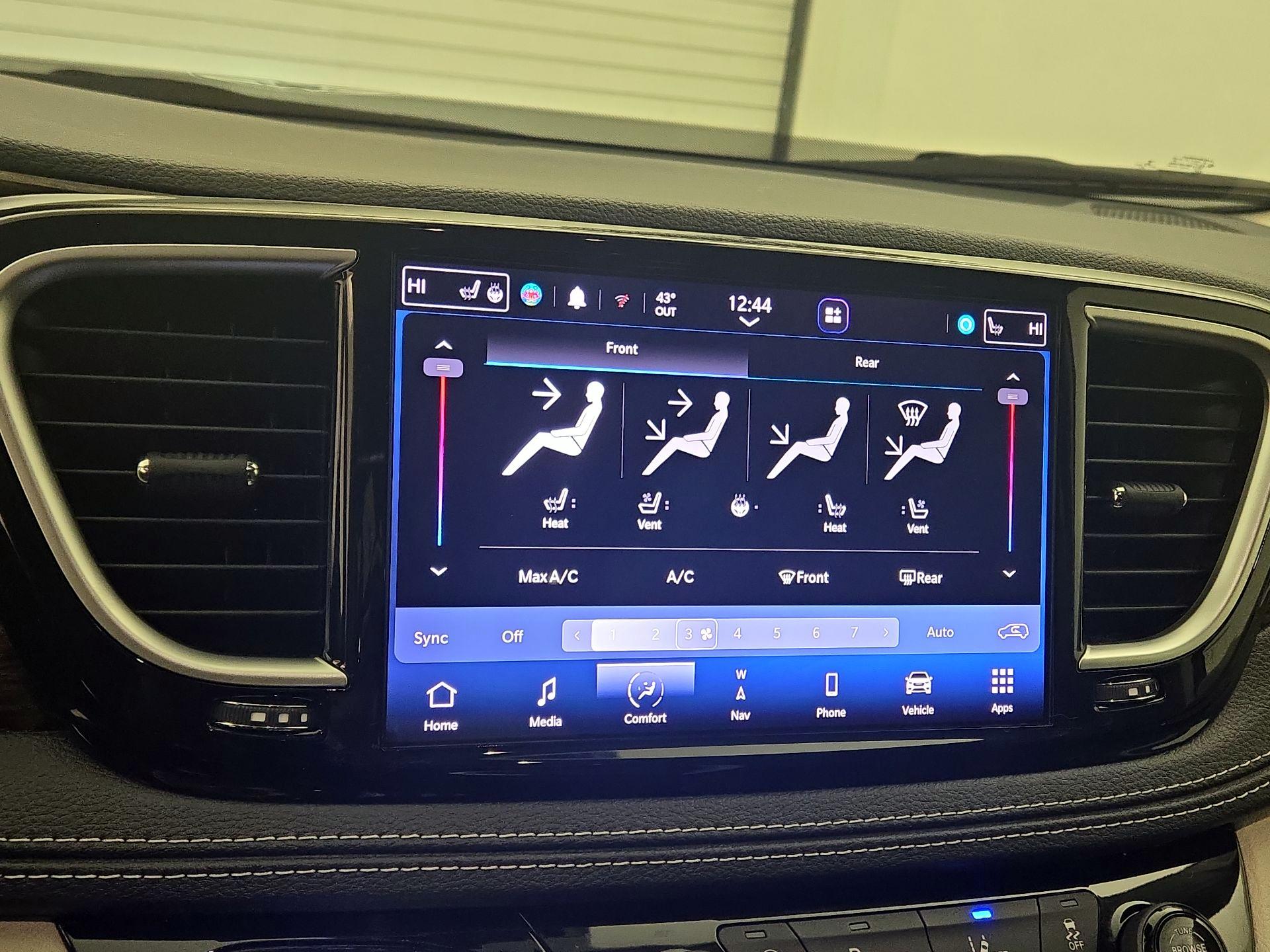 Thumbnail: 2023 Chrysler Pacifica - 16