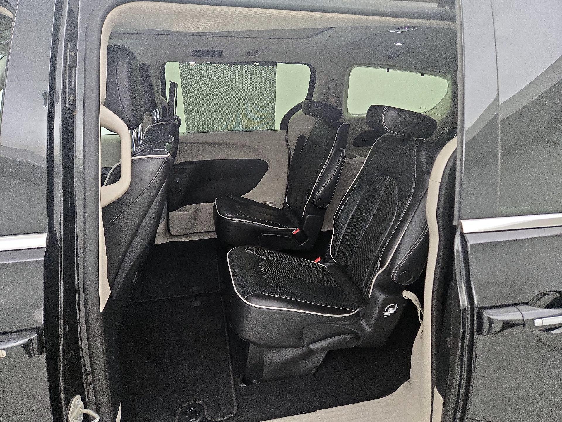 Thumbnail: 2023 Chrysler Pacifica - 18