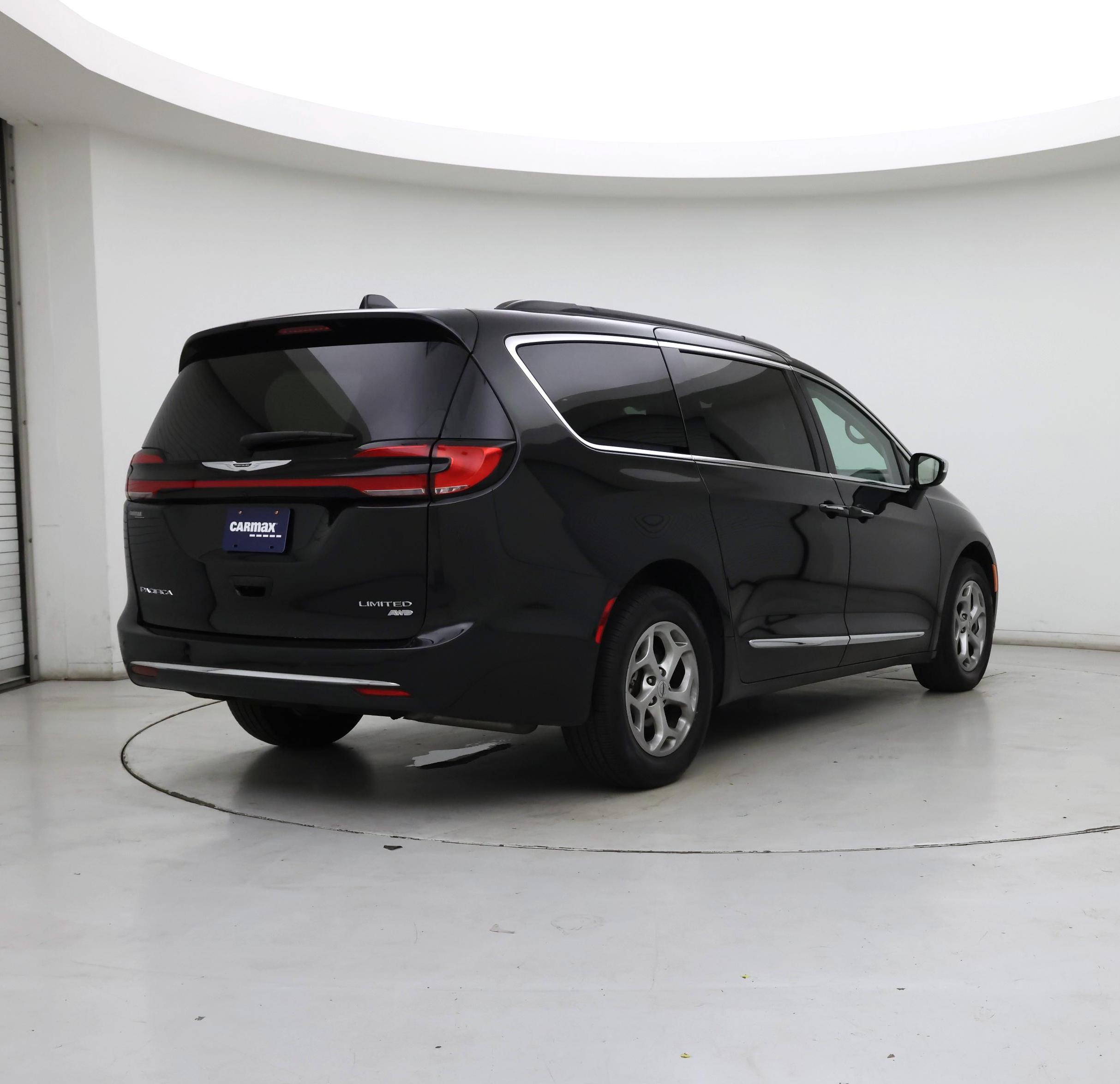 Thumbnail: 2023 Chrysler Pacifica - 8