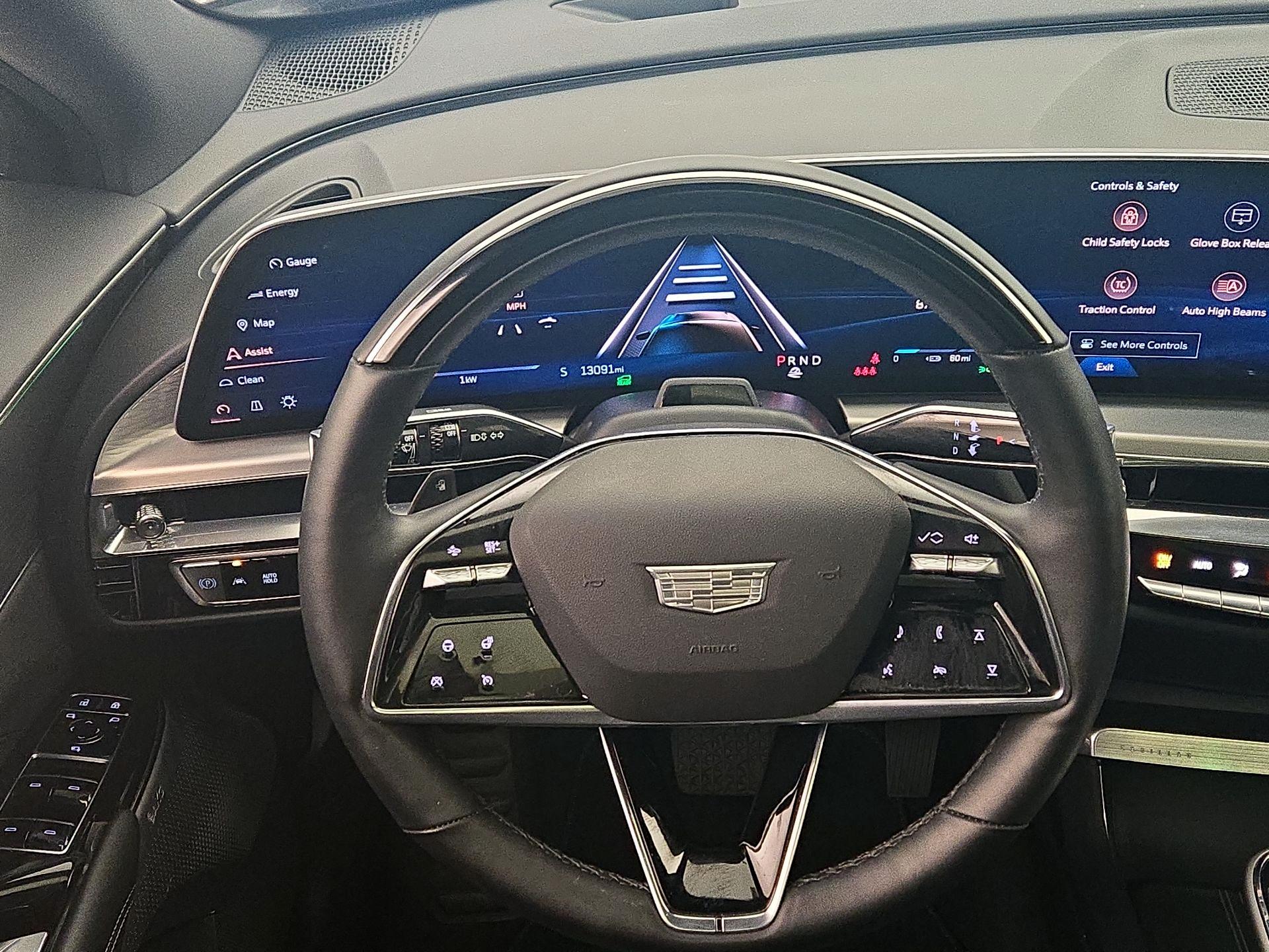 Thumbnail: 2024 Cadillac Lyriq - 10