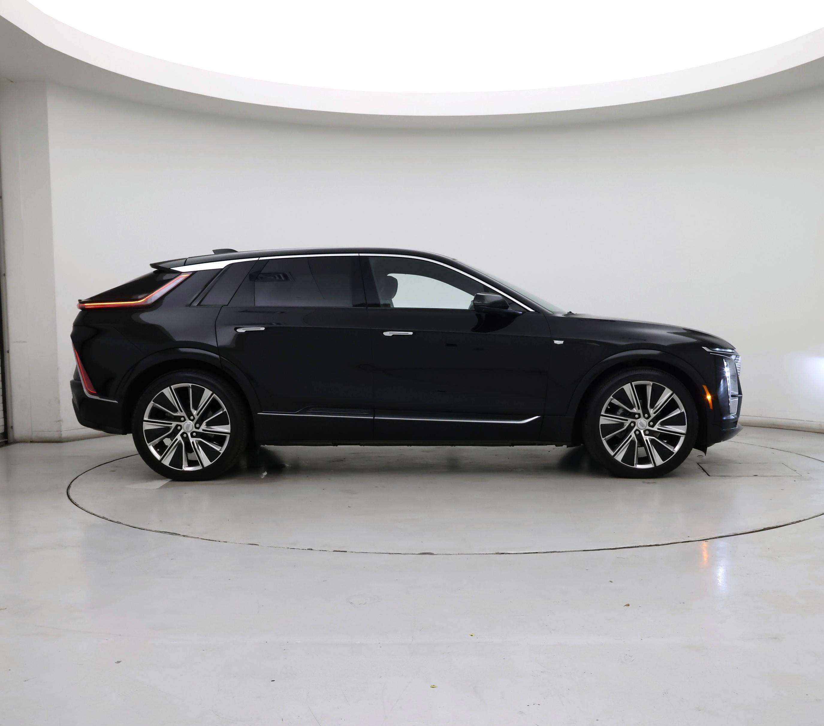 Thumbnail: 2024 Cadillac Lyriq - 7