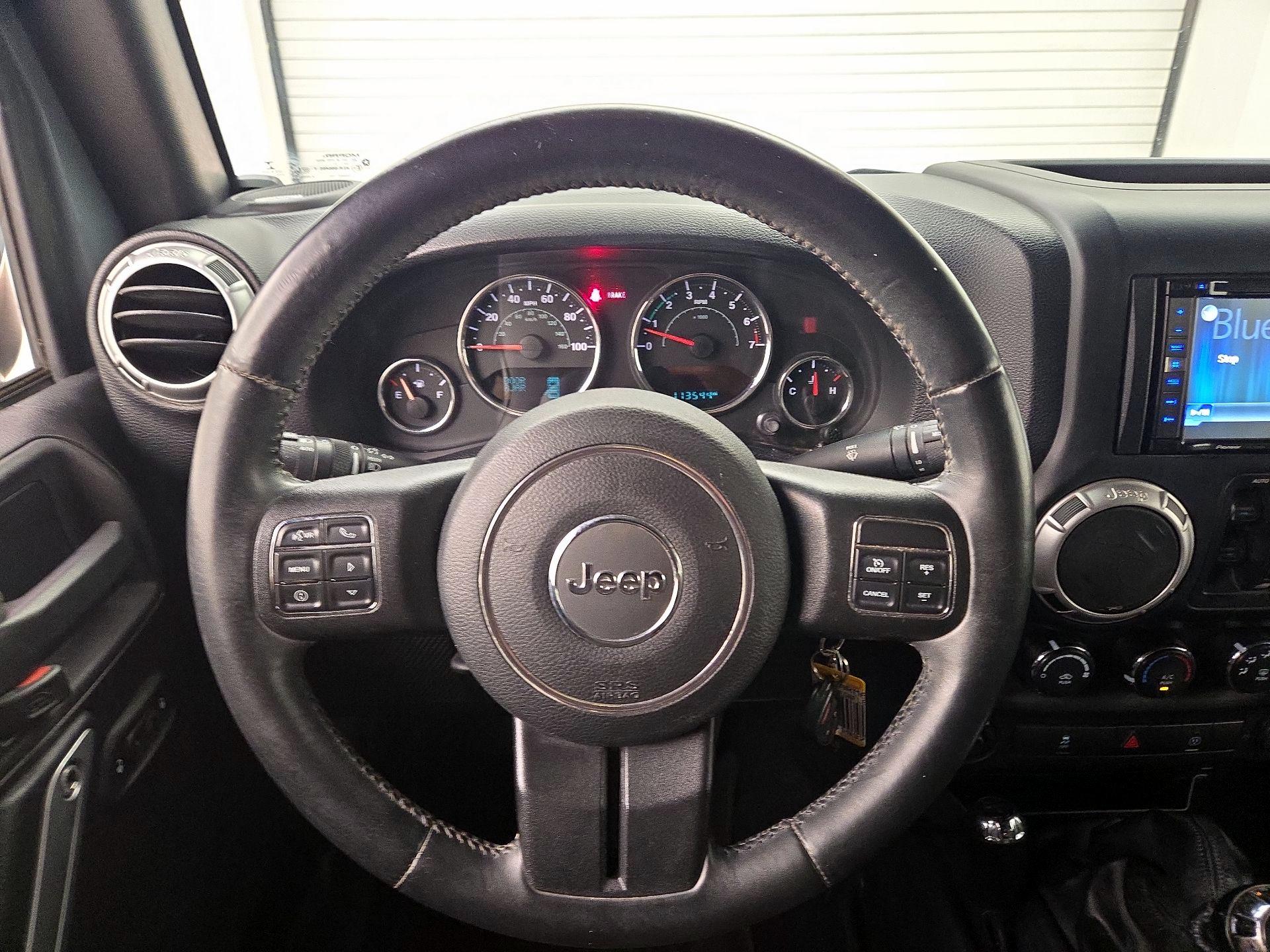 Thumbnail: 2015 Jeep Wrangler - 10