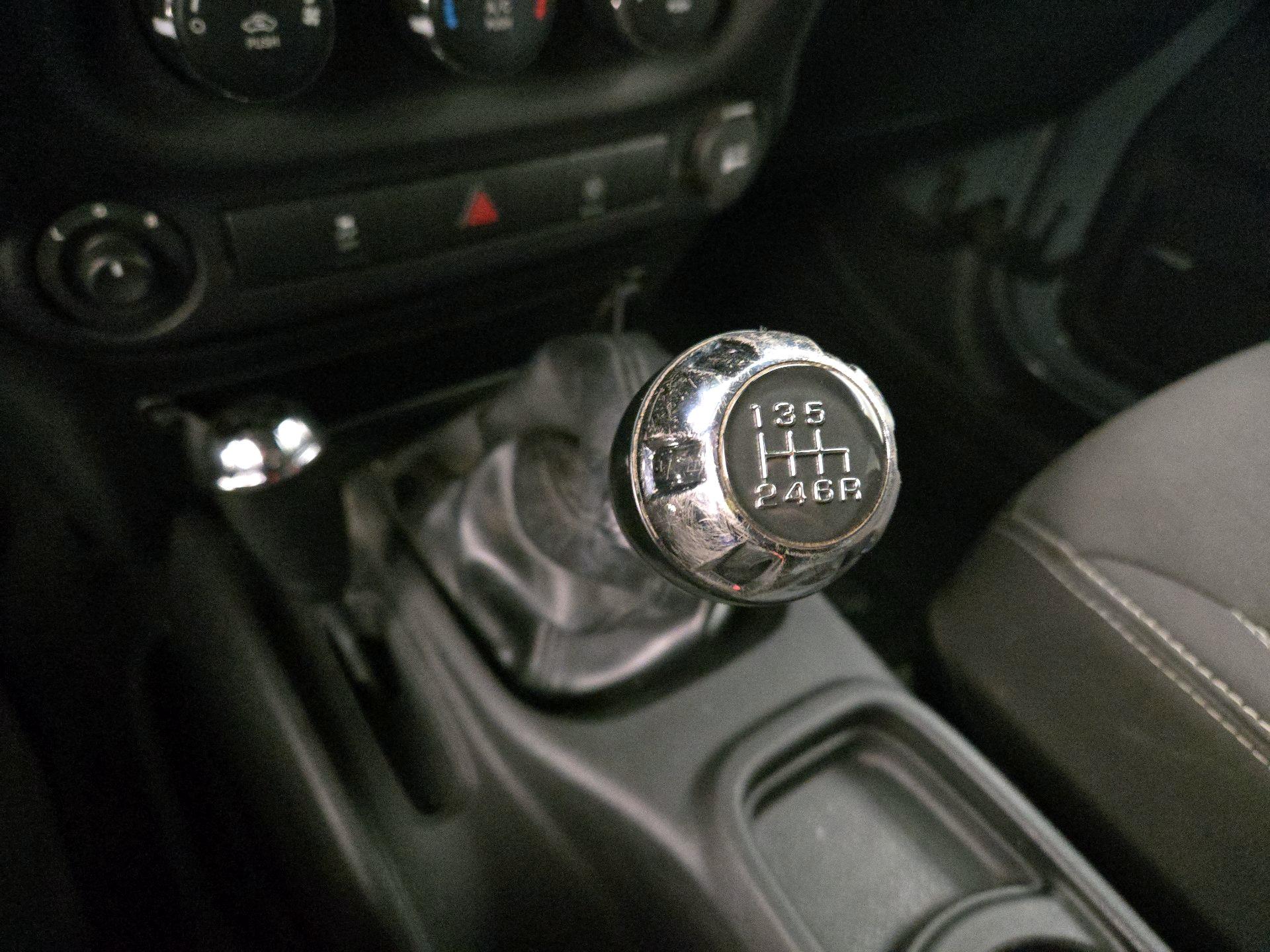 Thumbnail: 2015 Jeep Wrangler - 15