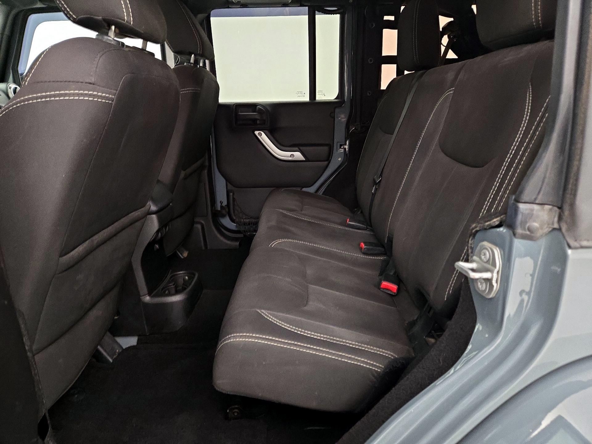 Thumbnail: 2015 Jeep Wrangler - 16