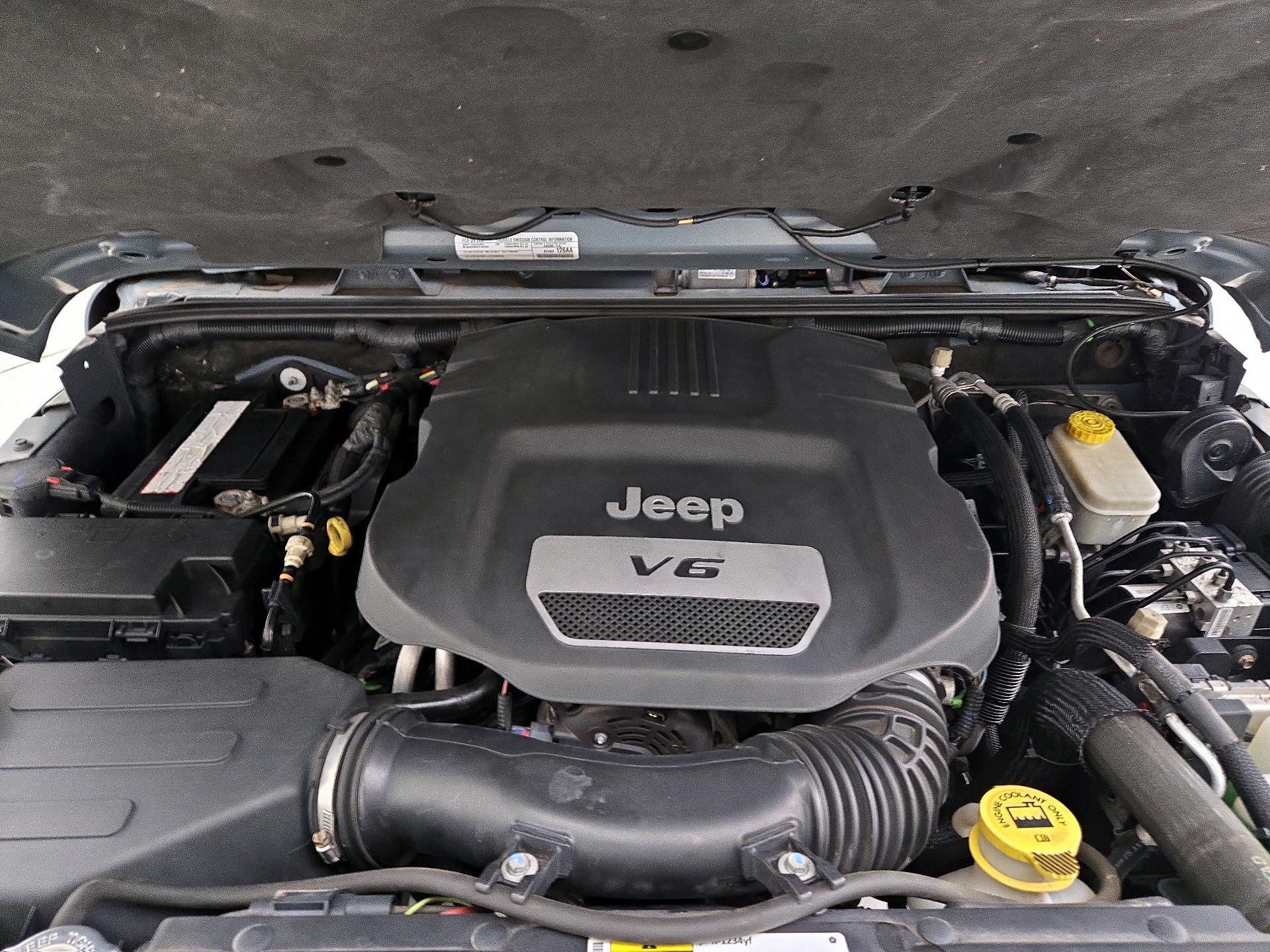 Thumbnail: 2015 Jeep Wrangler - 18