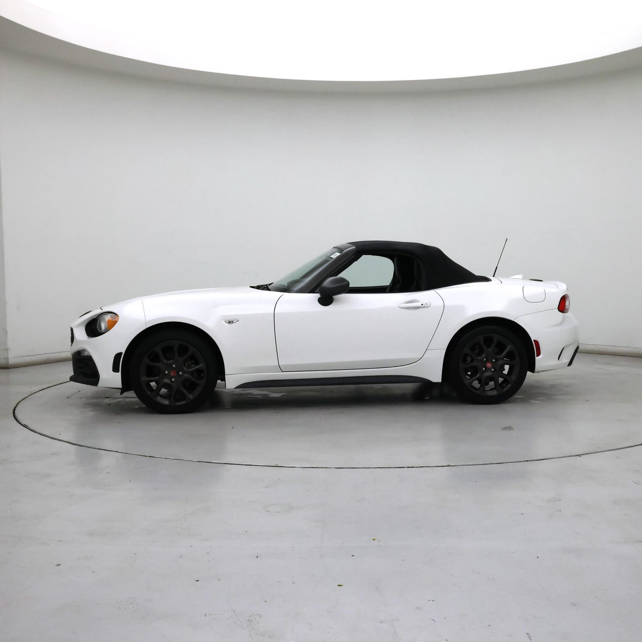 Thumbnail: 2019 Fiat 124 Spider - 3