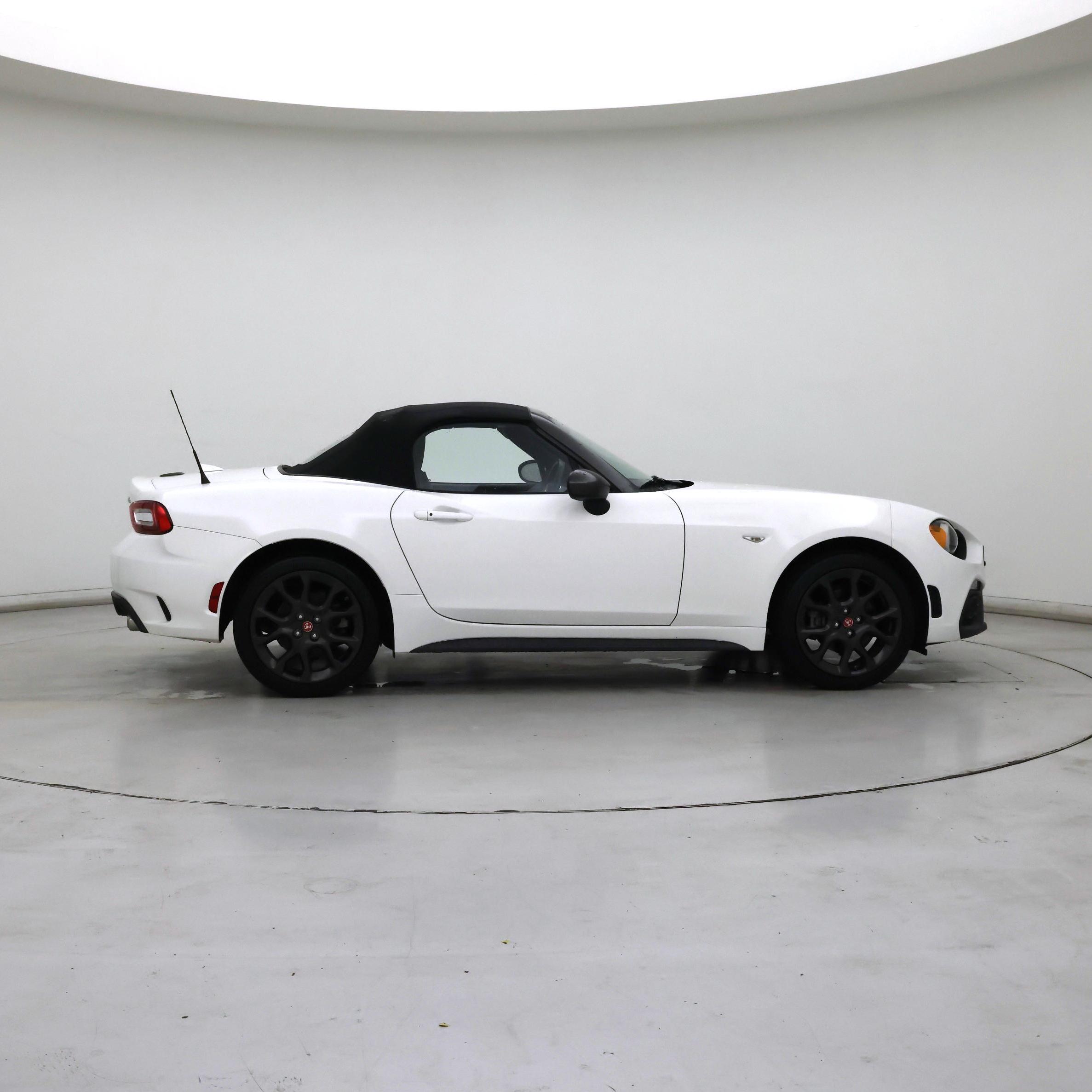 Thumbnail: 2019 Fiat 124 Spider - 7