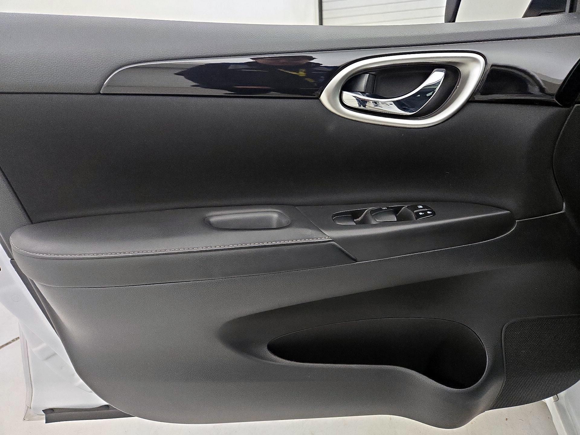 Thumbnail: 2018 Nissan Sentra - 12