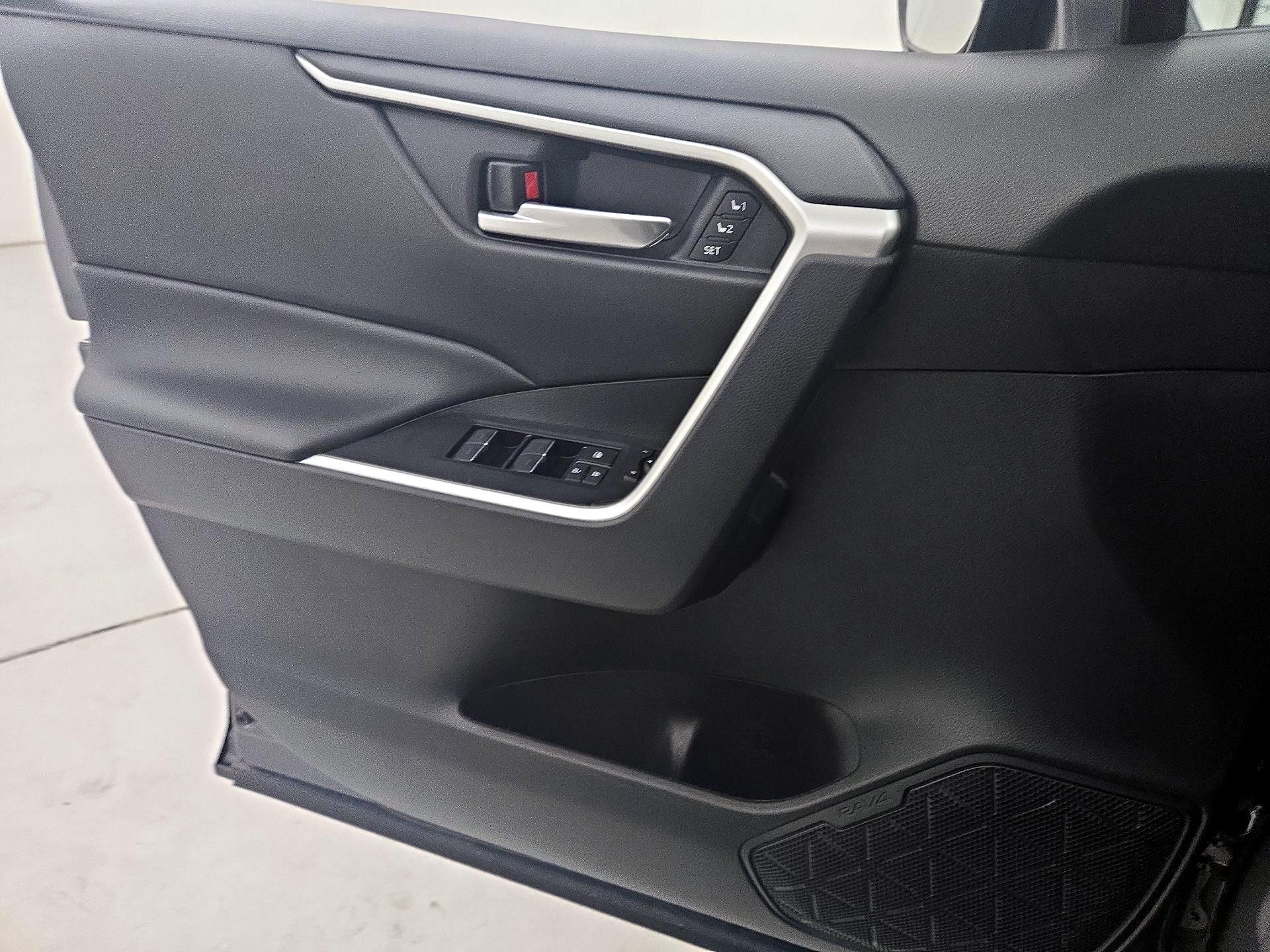 Thumbnail: 2023 Toyota RAV4 - 12