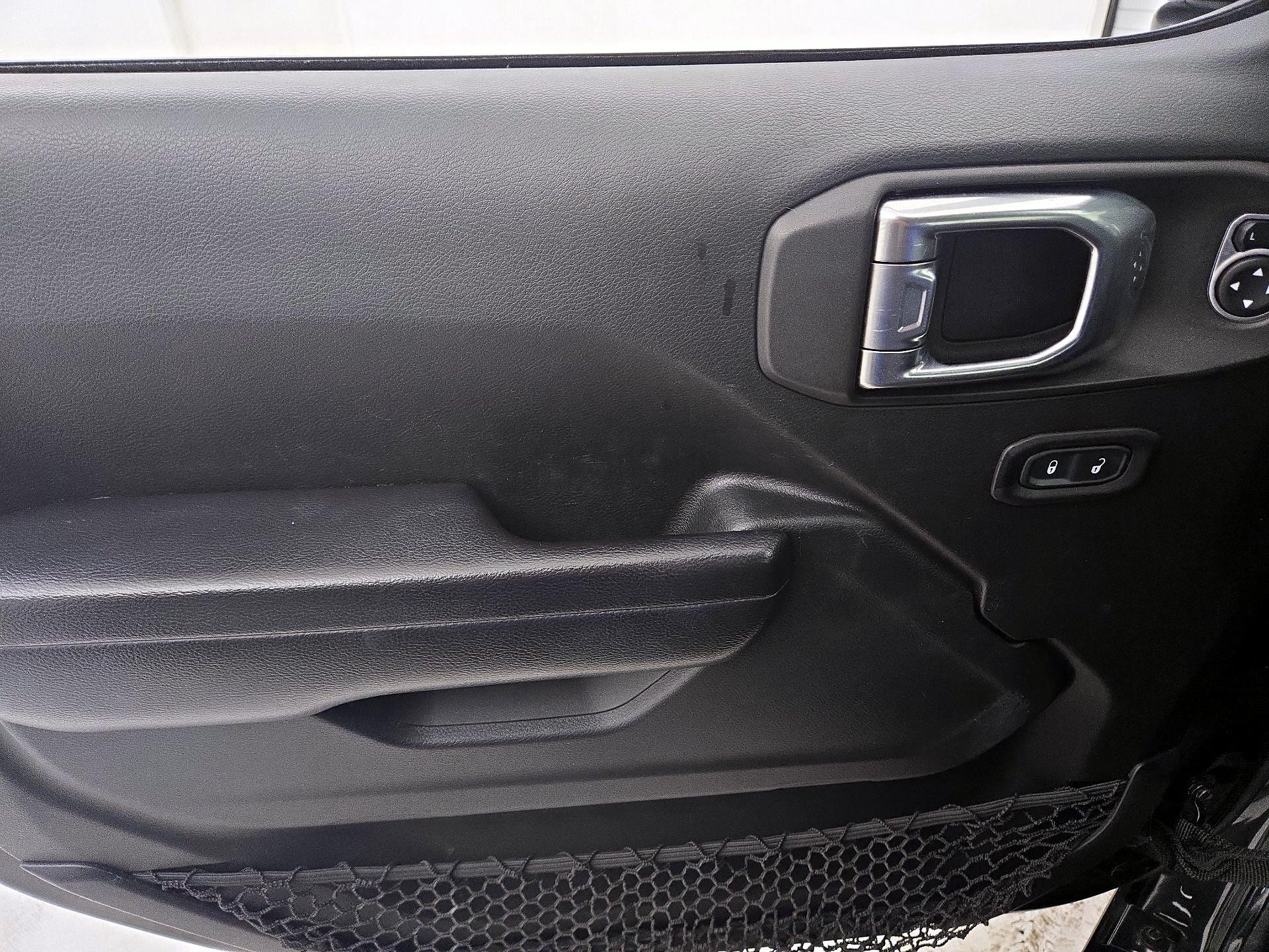 Thumbnail: 2018 Jeep Wrangler - 12