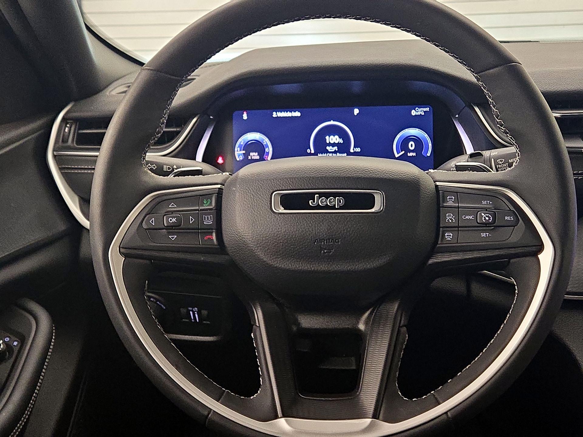 Thumbnail: 2023 Jeep Grand Cherokee - 10