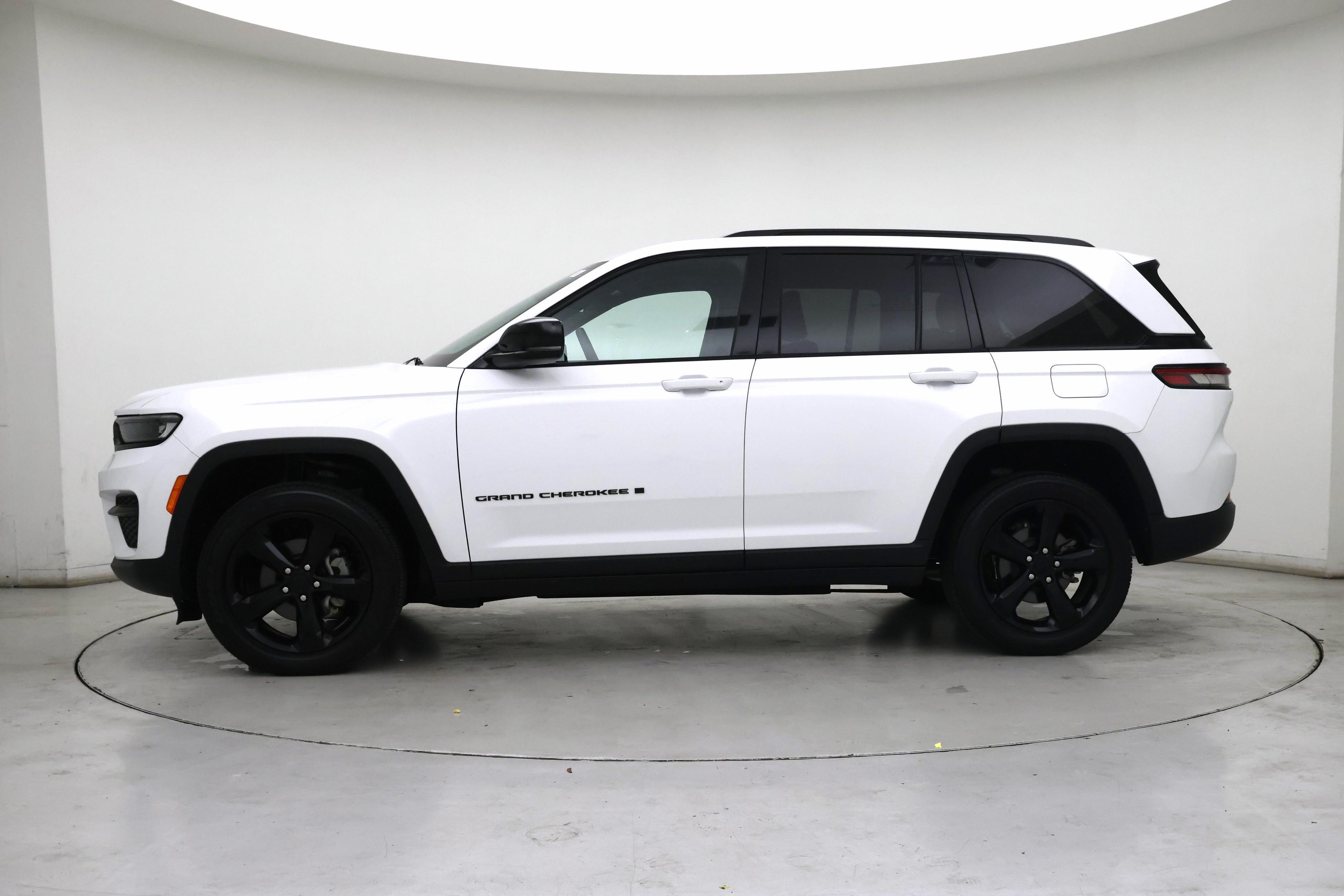 Thumbnail: 2023 Jeep Grand Cherokee - 3