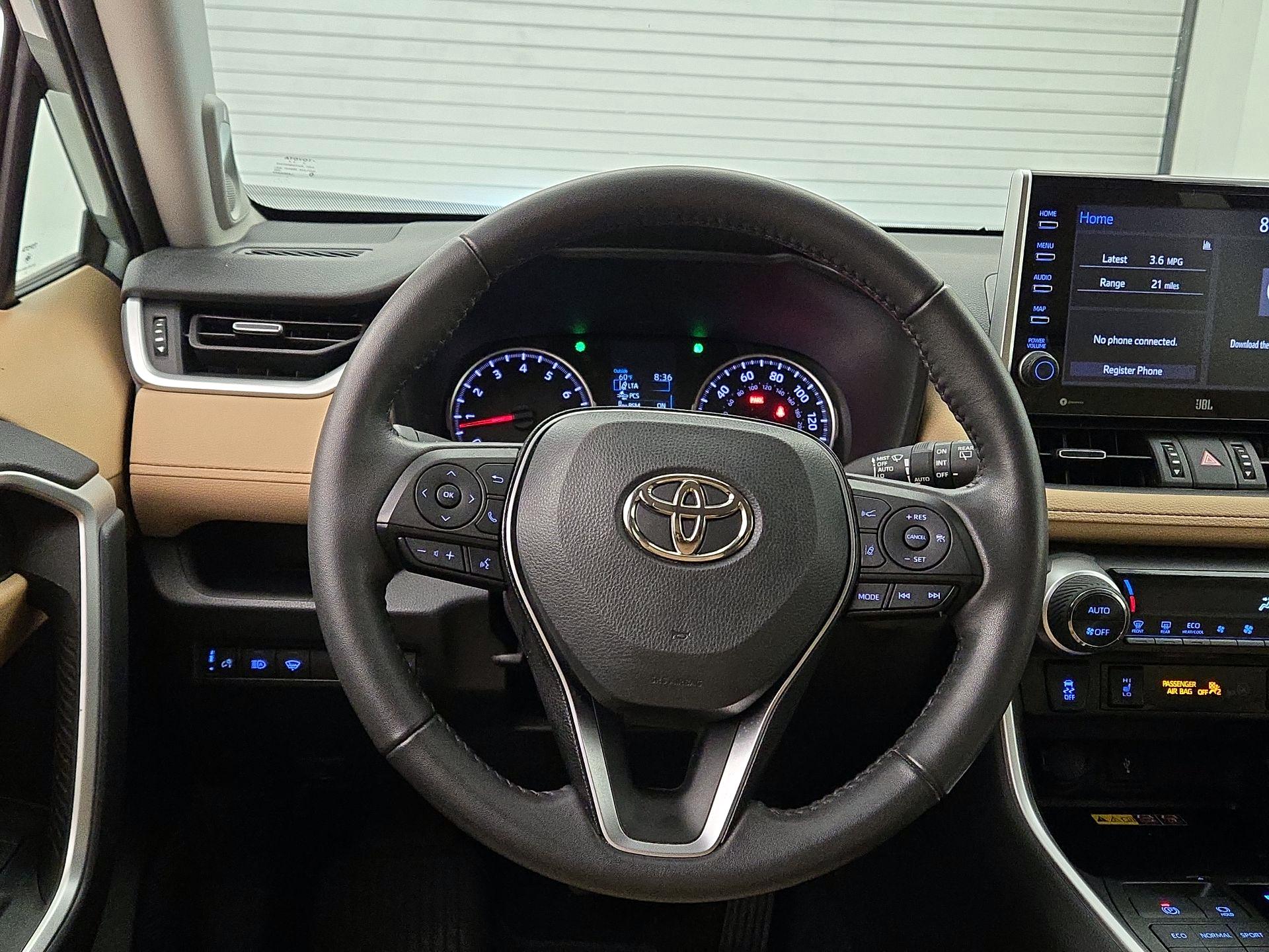 Thumbnail: 2022 Toyota RAV4 - 10