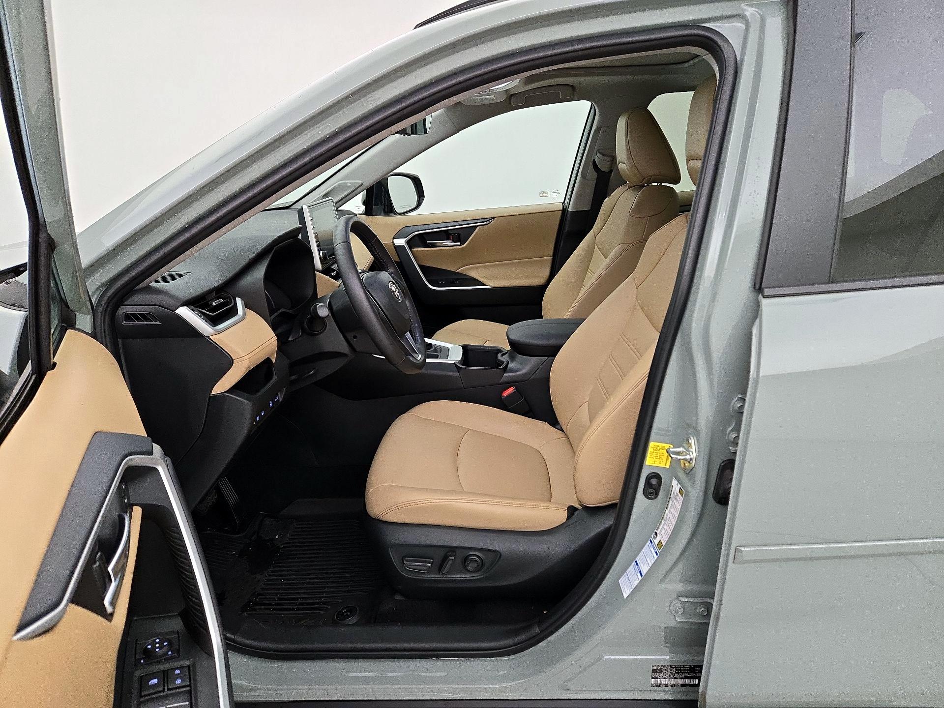 Thumbnail: 2022 Toyota RAV4 - 11