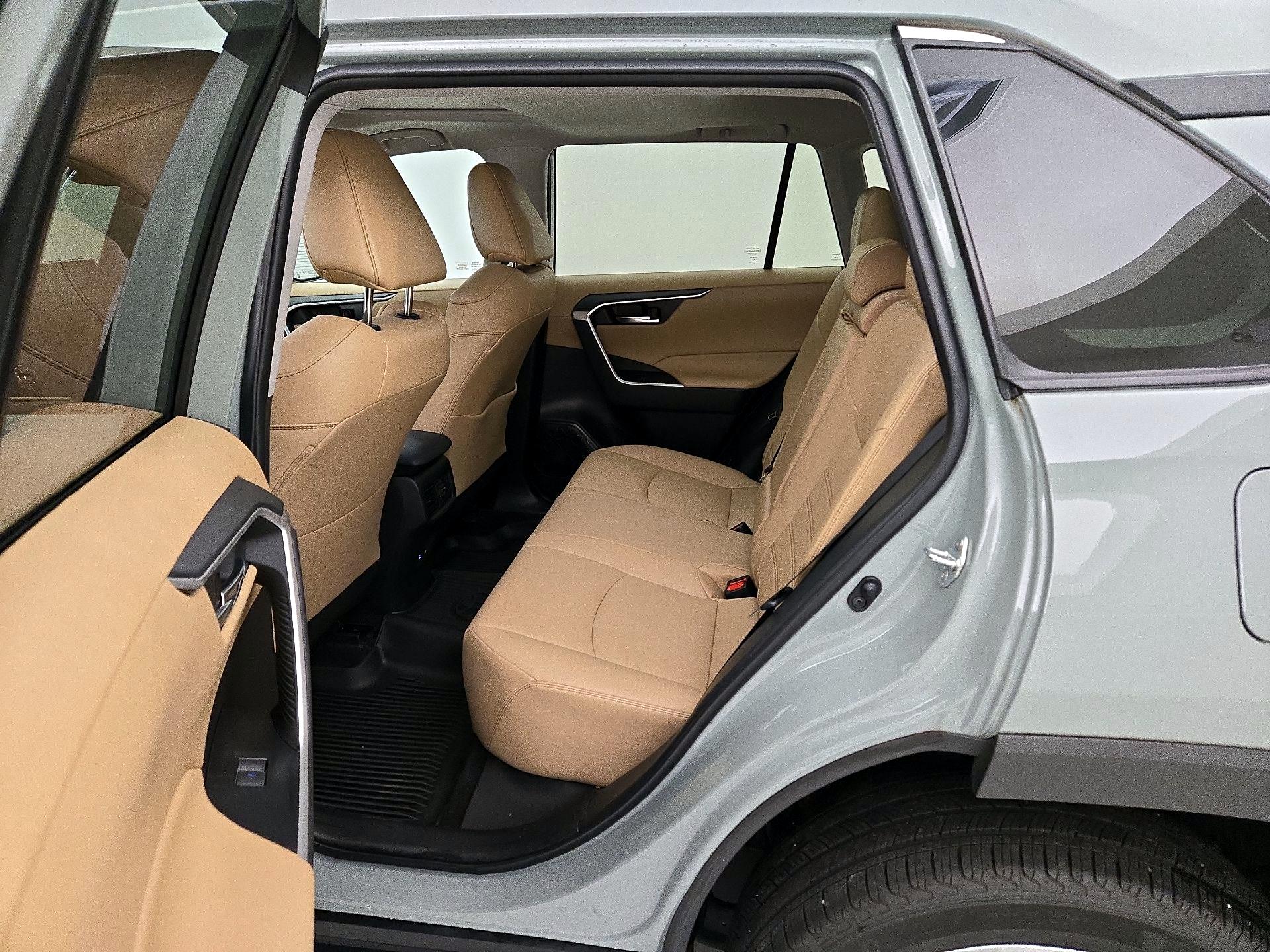 Thumbnail: 2022 Toyota RAV4 - 18