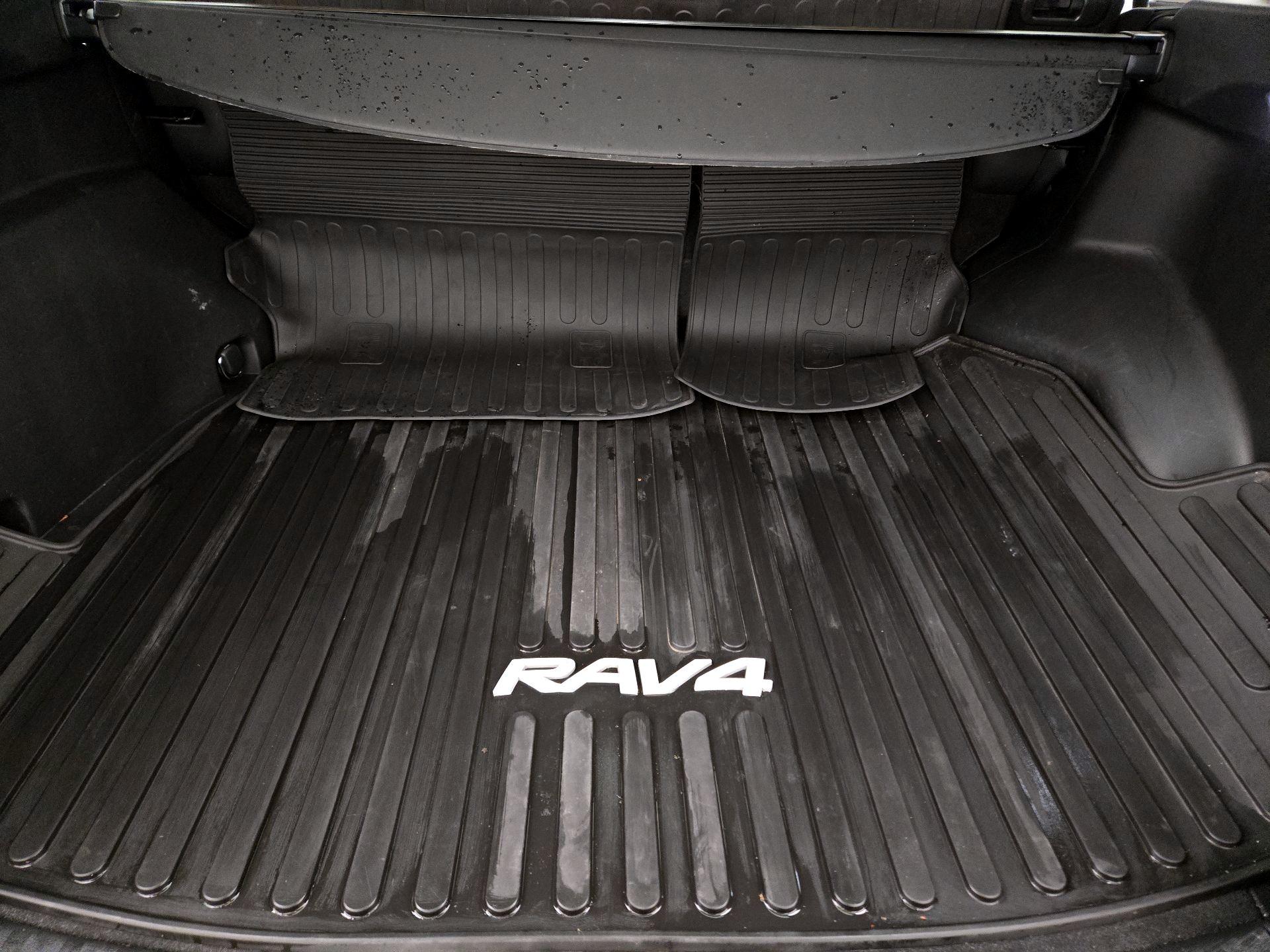 Thumbnail: 2022 Toyota RAV4 - 19