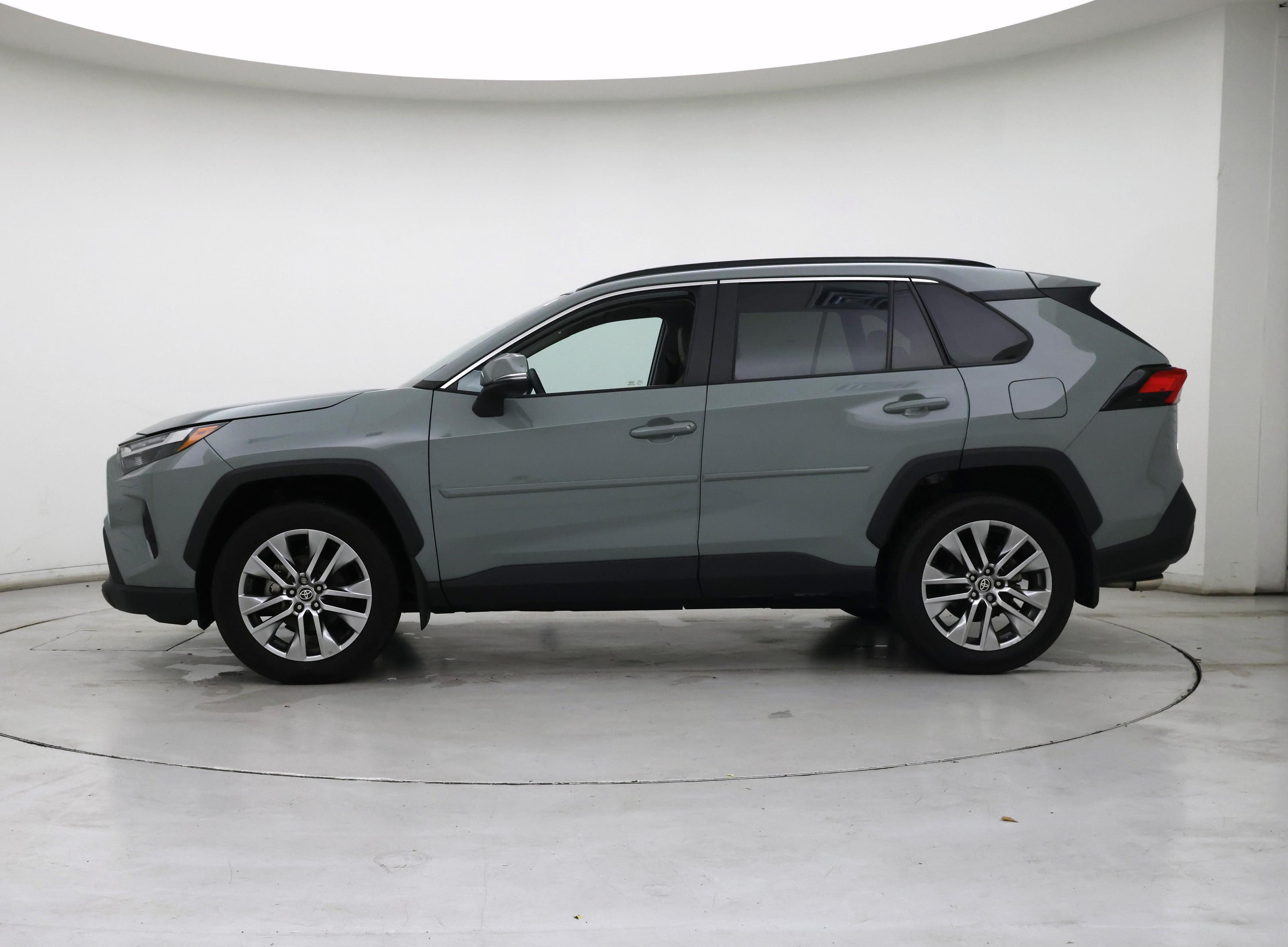 Thumbnail: 2022 Toyota RAV4 - 3