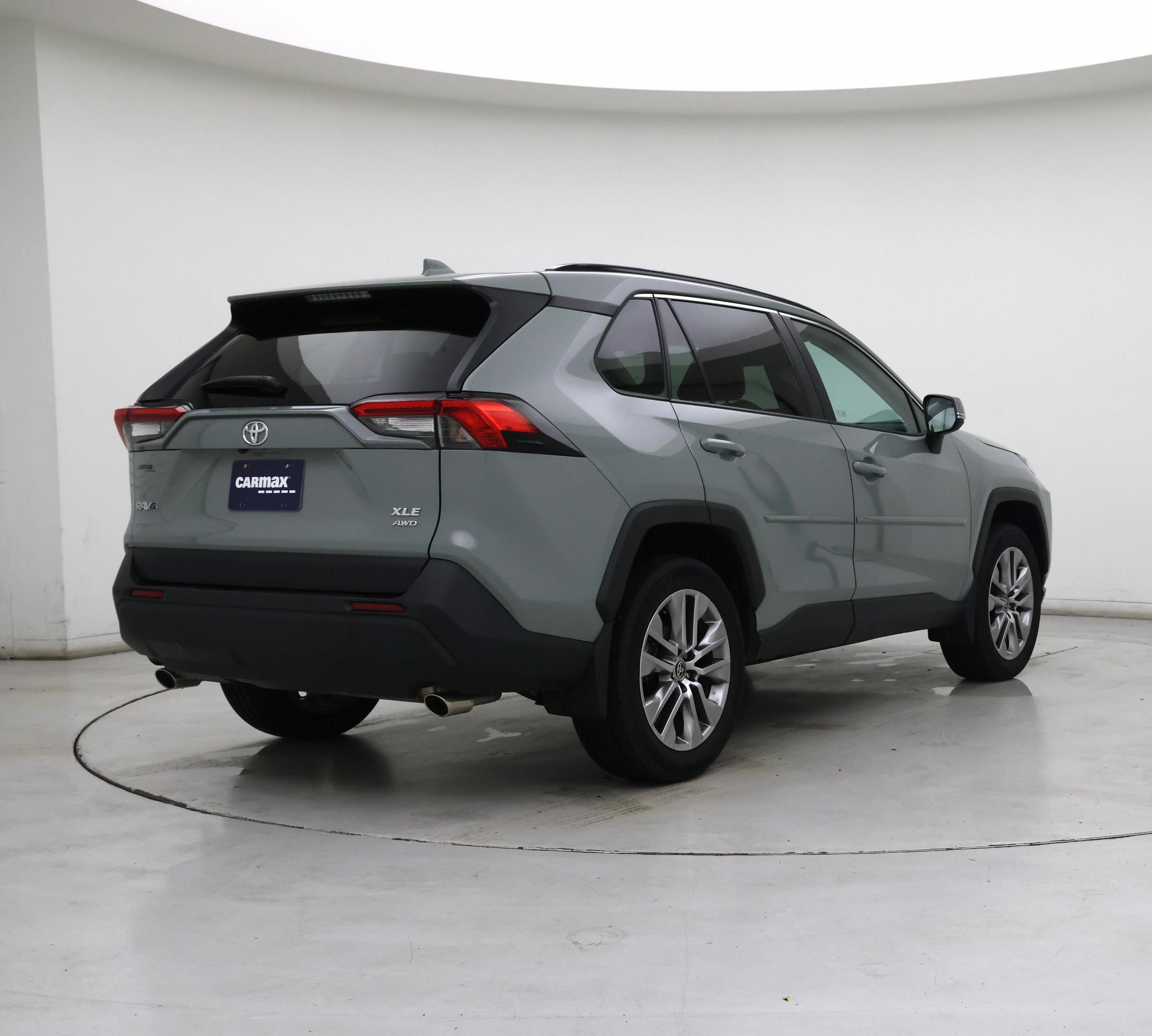 Thumbnail: 2022 Toyota RAV4 - 8