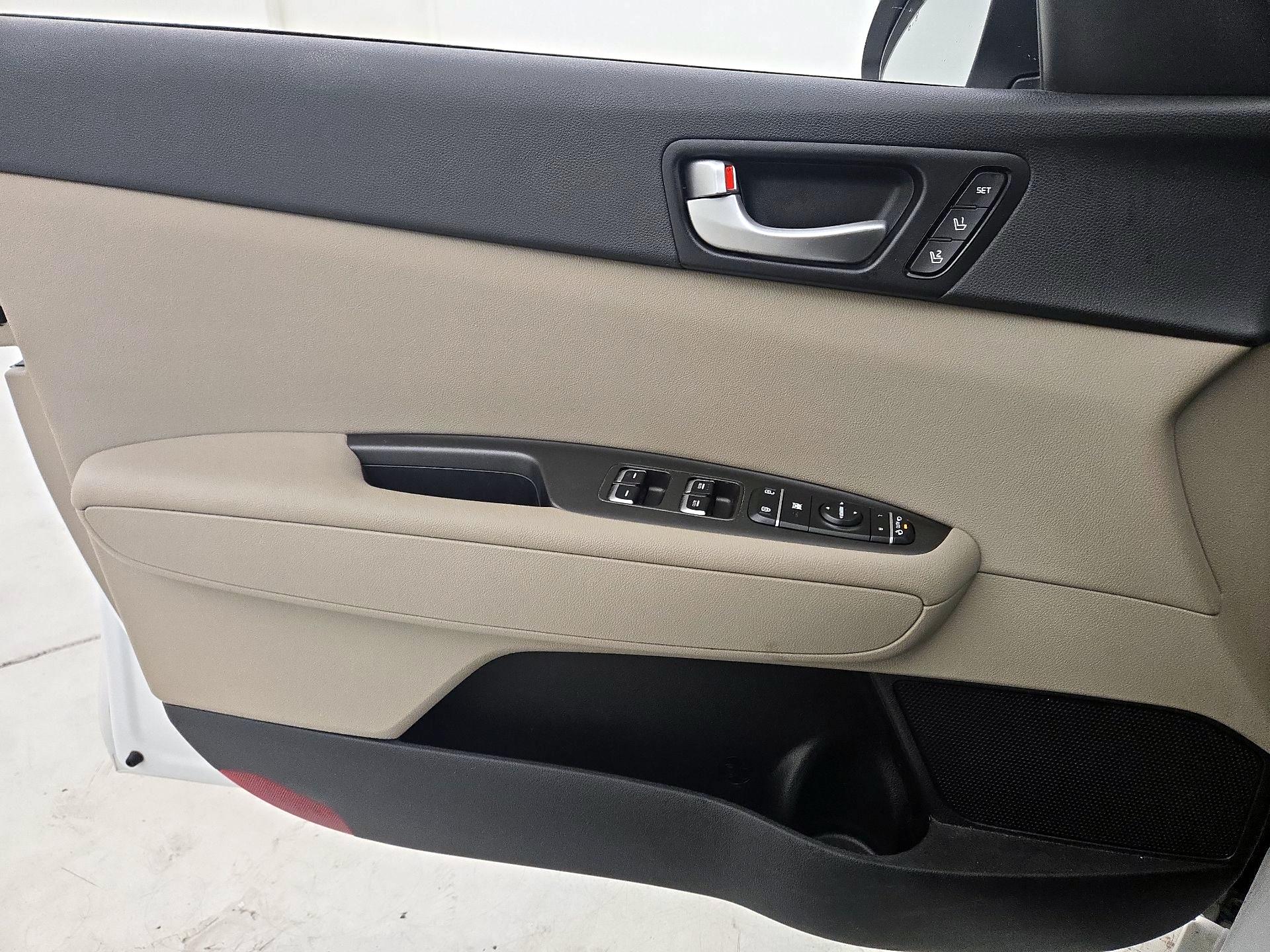 Thumbnail: 2016 Kia Optima - 12