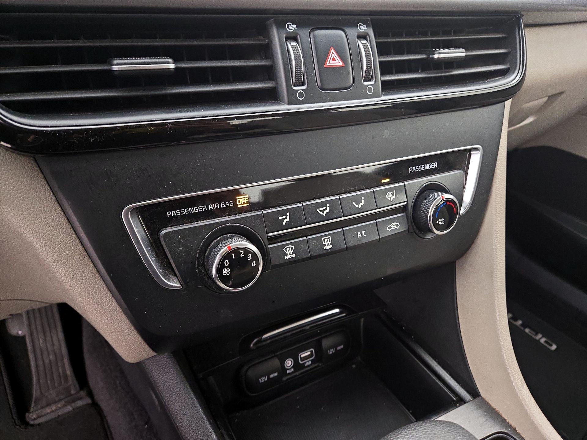 Thumbnail: 2016 Kia Optima - 16