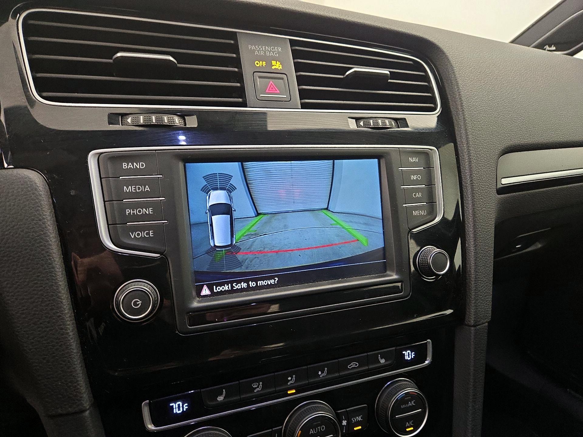 Thumbnail: 2016 Volkswagen Golf - 14