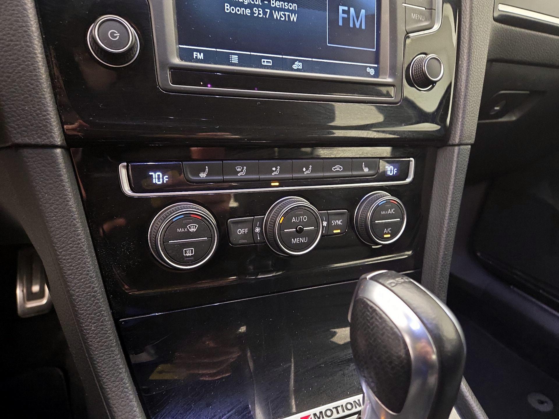 Thumbnail: 2016 Volkswagen Golf - 16