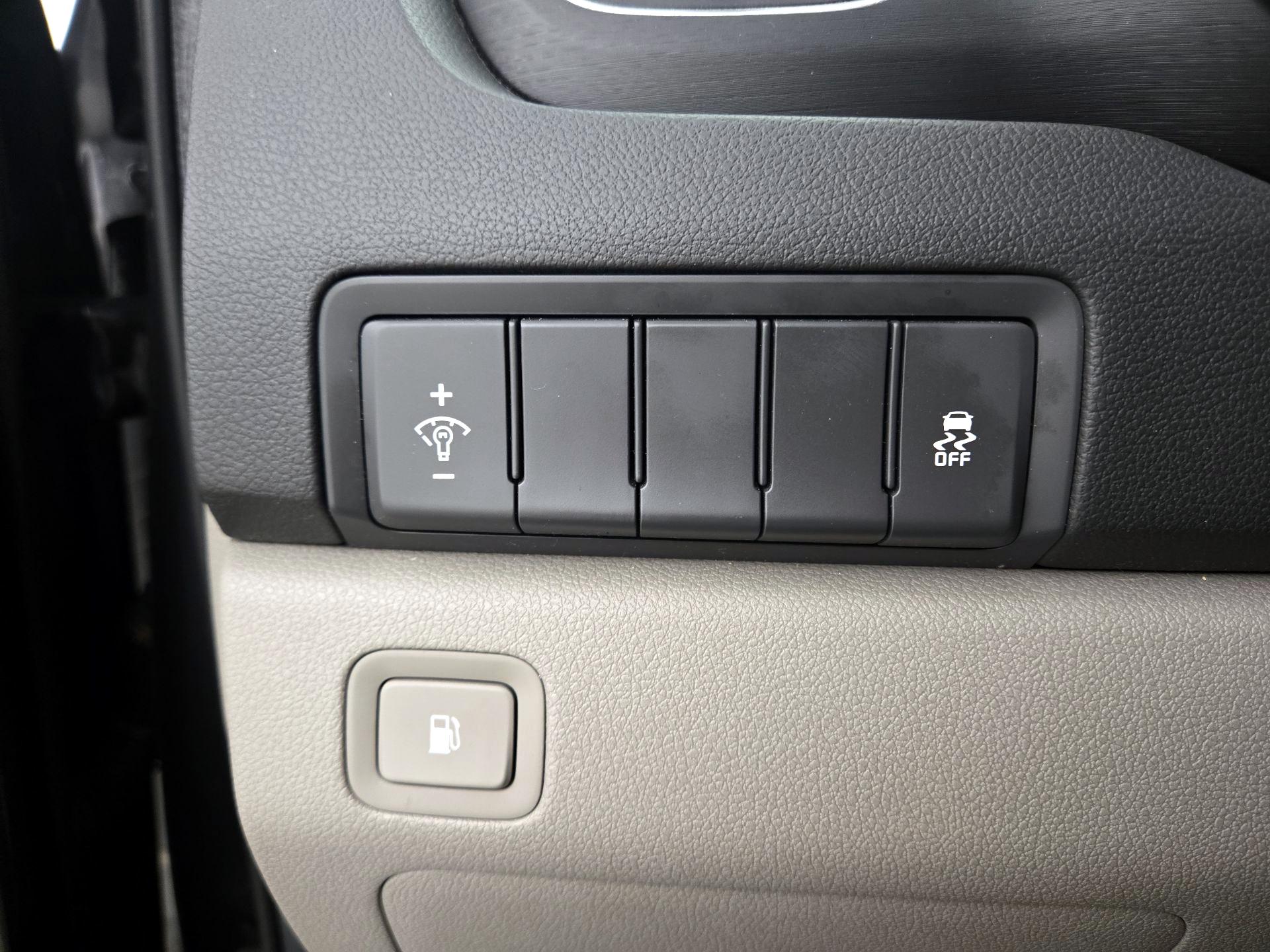 Thumbnail: 2016 Kia Sedona - 13