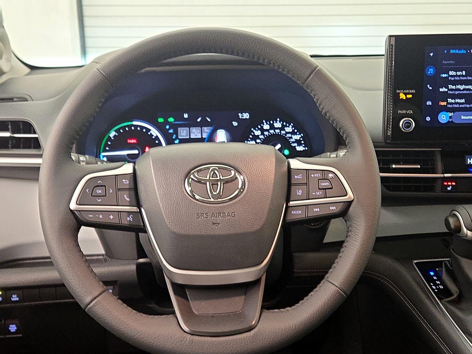 Thumbnail: 2025 Toyota Sienna - 10