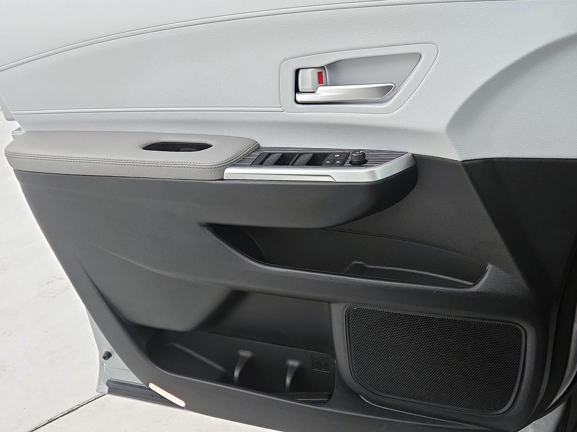 Thumbnail: 2025 Toyota Sienna - 12