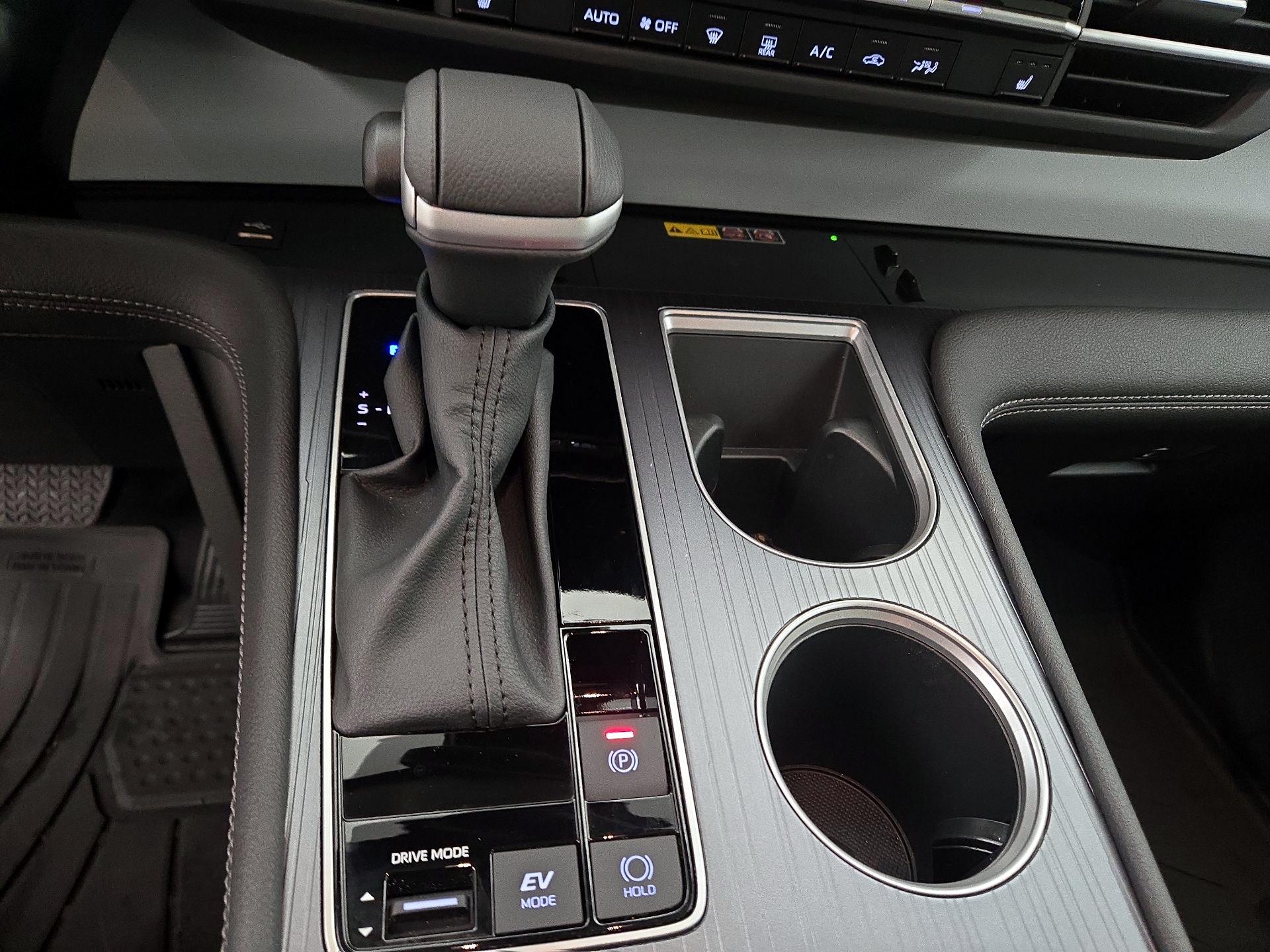 Thumbnail: 2025 Toyota Sienna - 17