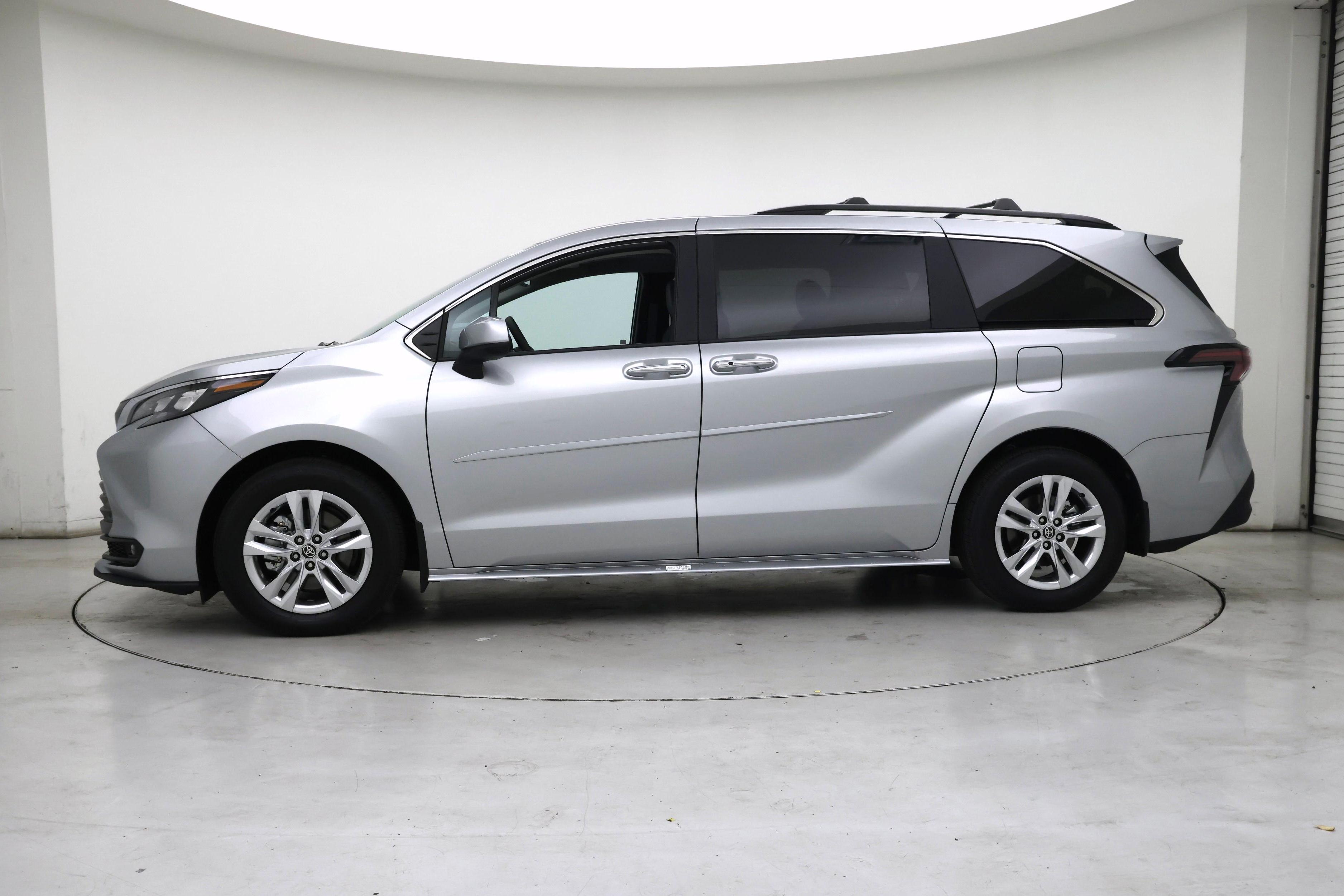 Thumbnail: 2025 Toyota Sienna - 3