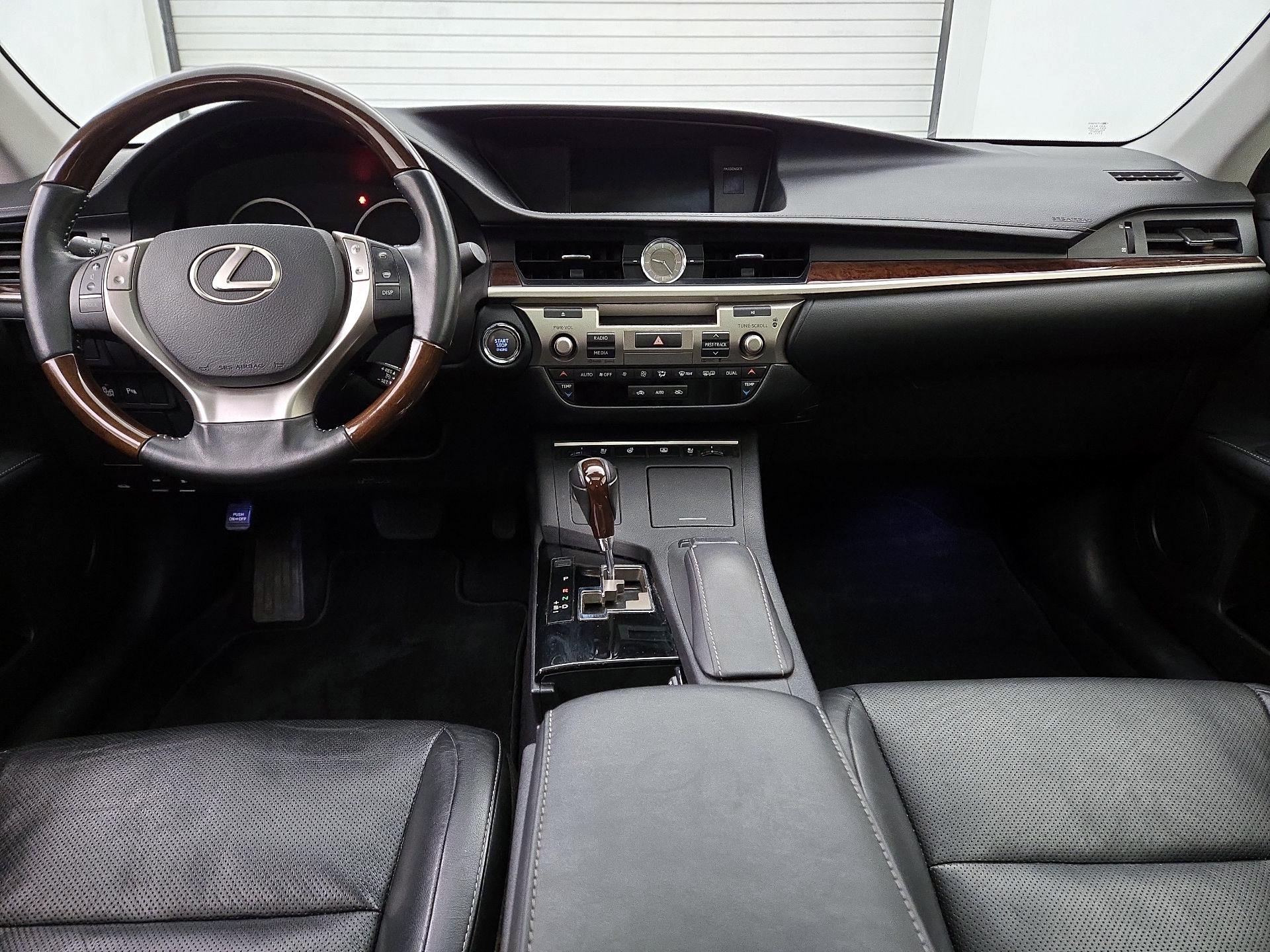 Thumbnail: 2015 Lexus ES - 9
