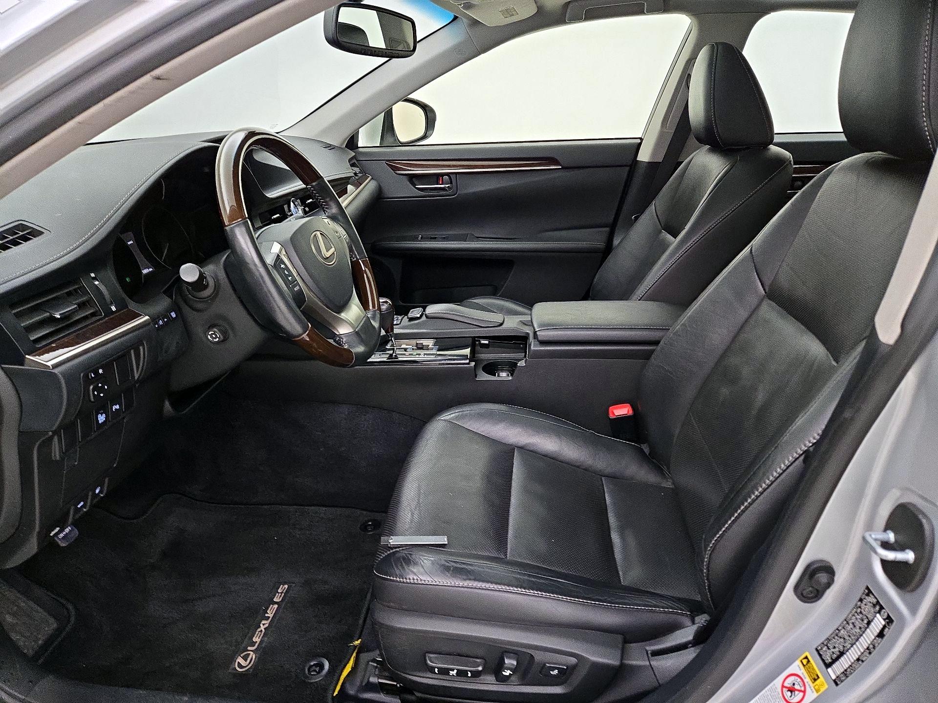 Thumbnail: 2015 Lexus ES - 11